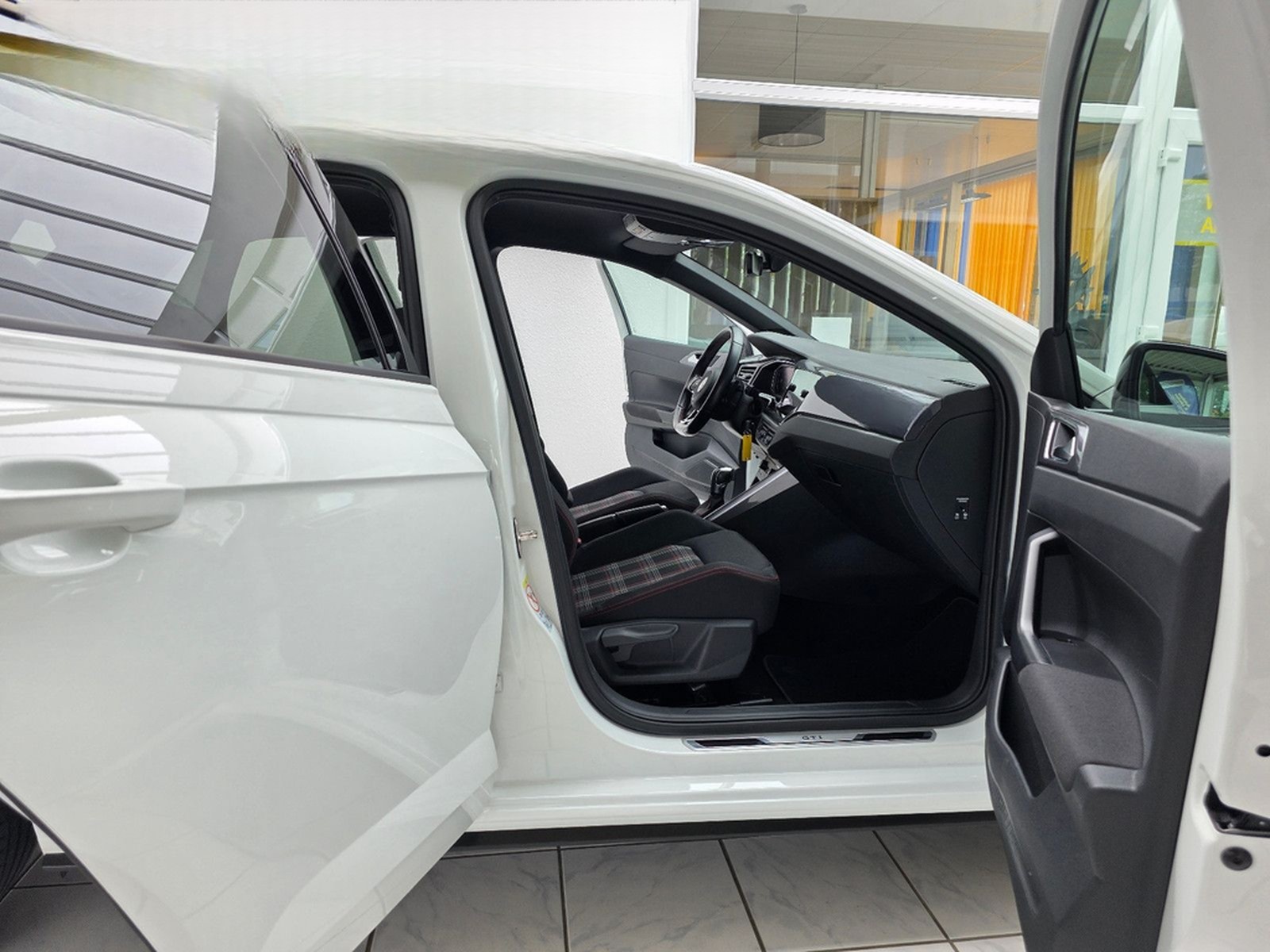 Volkswagen Polo VI GTI AppConnect Navigation Rückfahrkamera foto 18