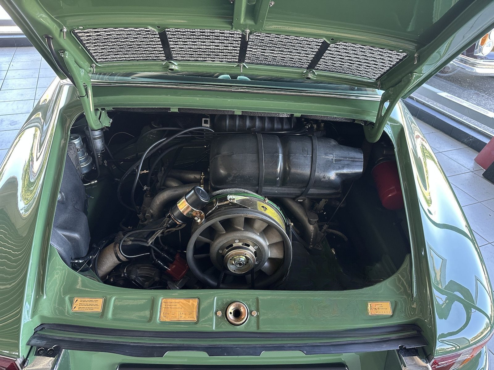 Porsche 911 T Targa 2.4 Ölklappe UNIKAT Note1 buschgrün foto 22