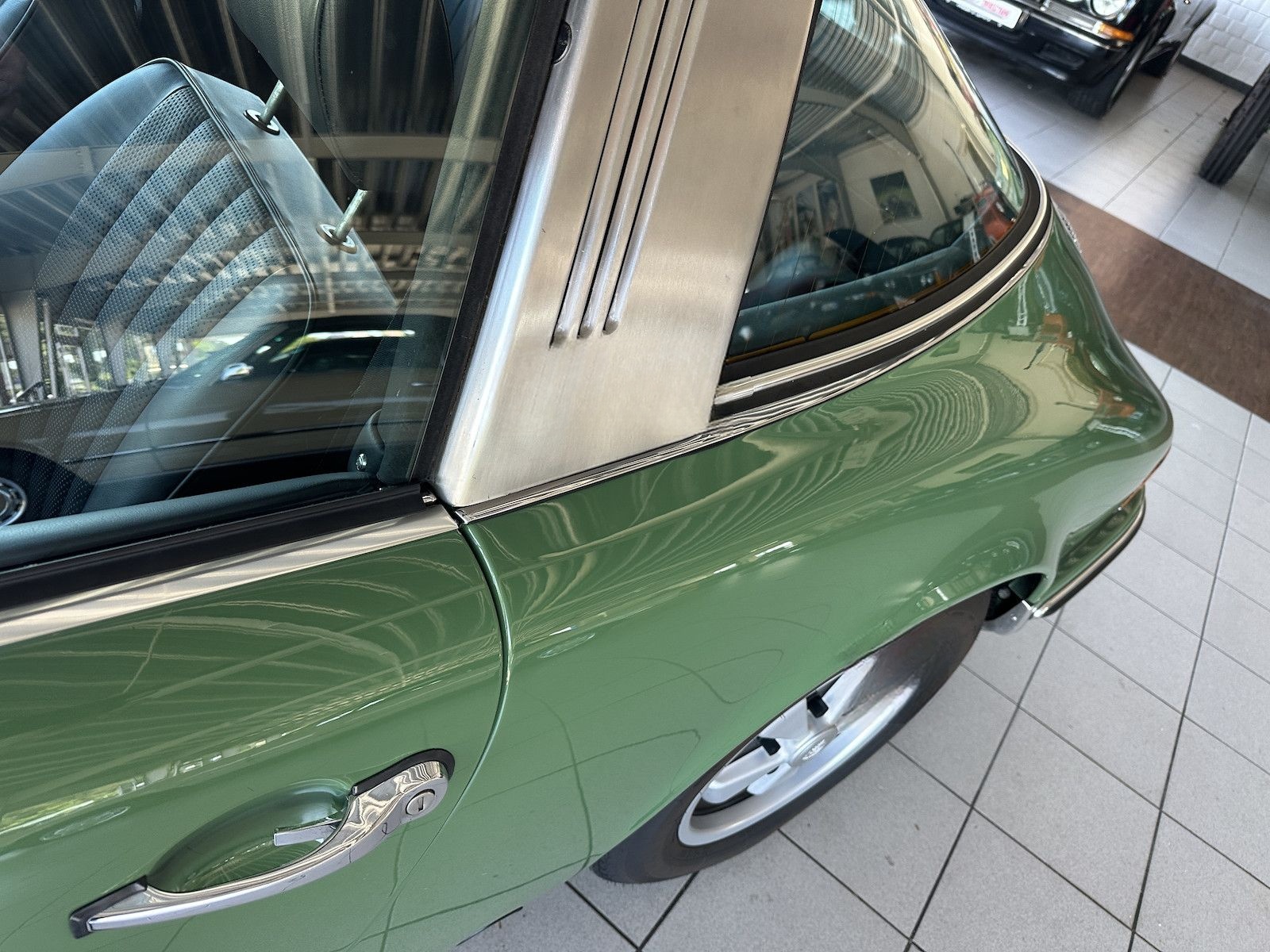 Porsche 911 T Targa 2.4 Ölklappe UNIKAT Note1 buschgrün foto 6