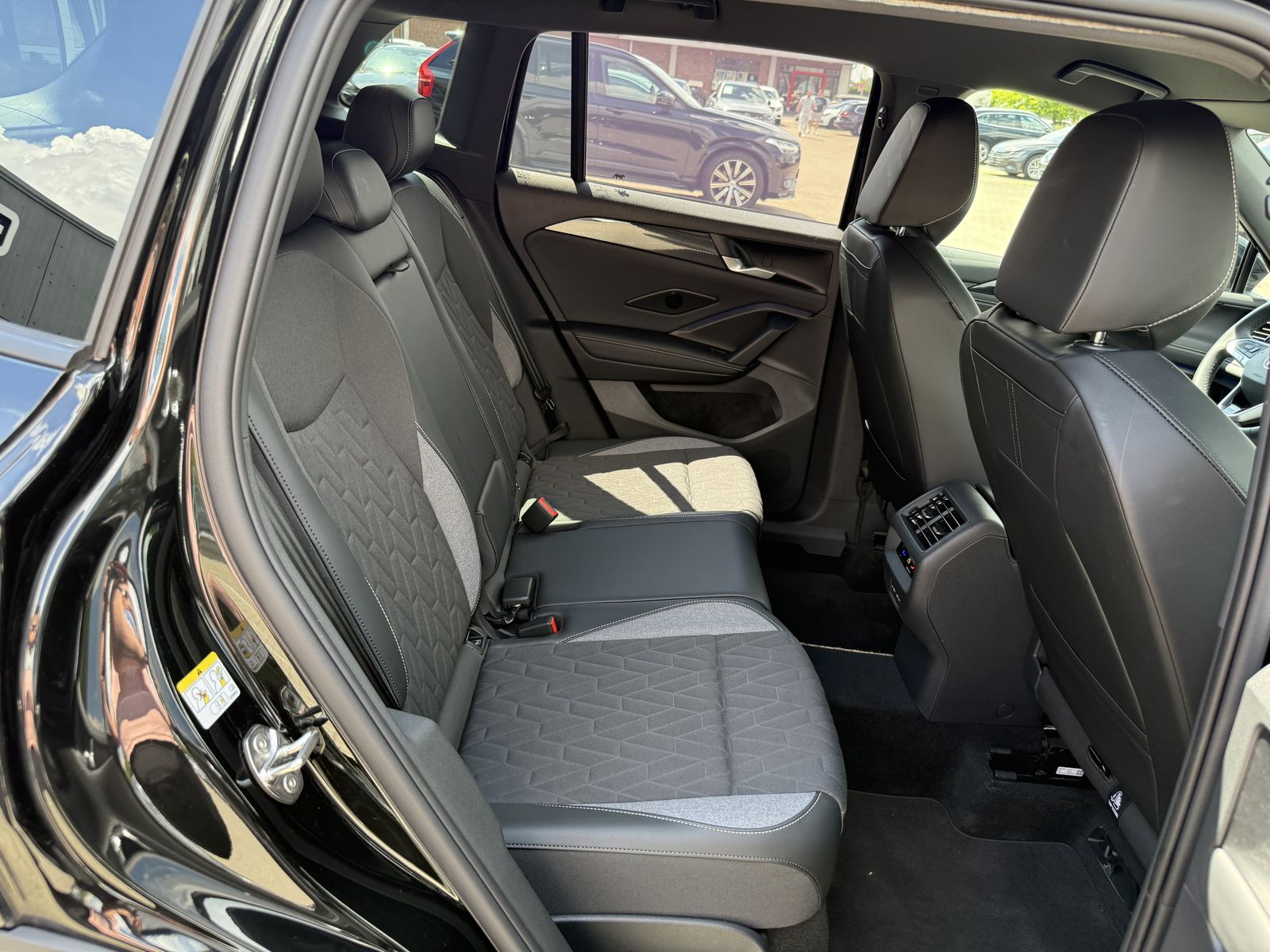 Volkswagen Tiguan 1.5 eTSI Goal,360°,Matrix,AHK,IQ-Drive foto 3