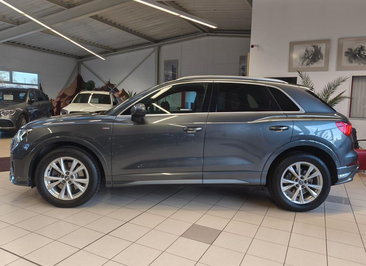 Audi Q3 quattro 3x S-line 190 PS Matrix DAB Spur Key foto 4