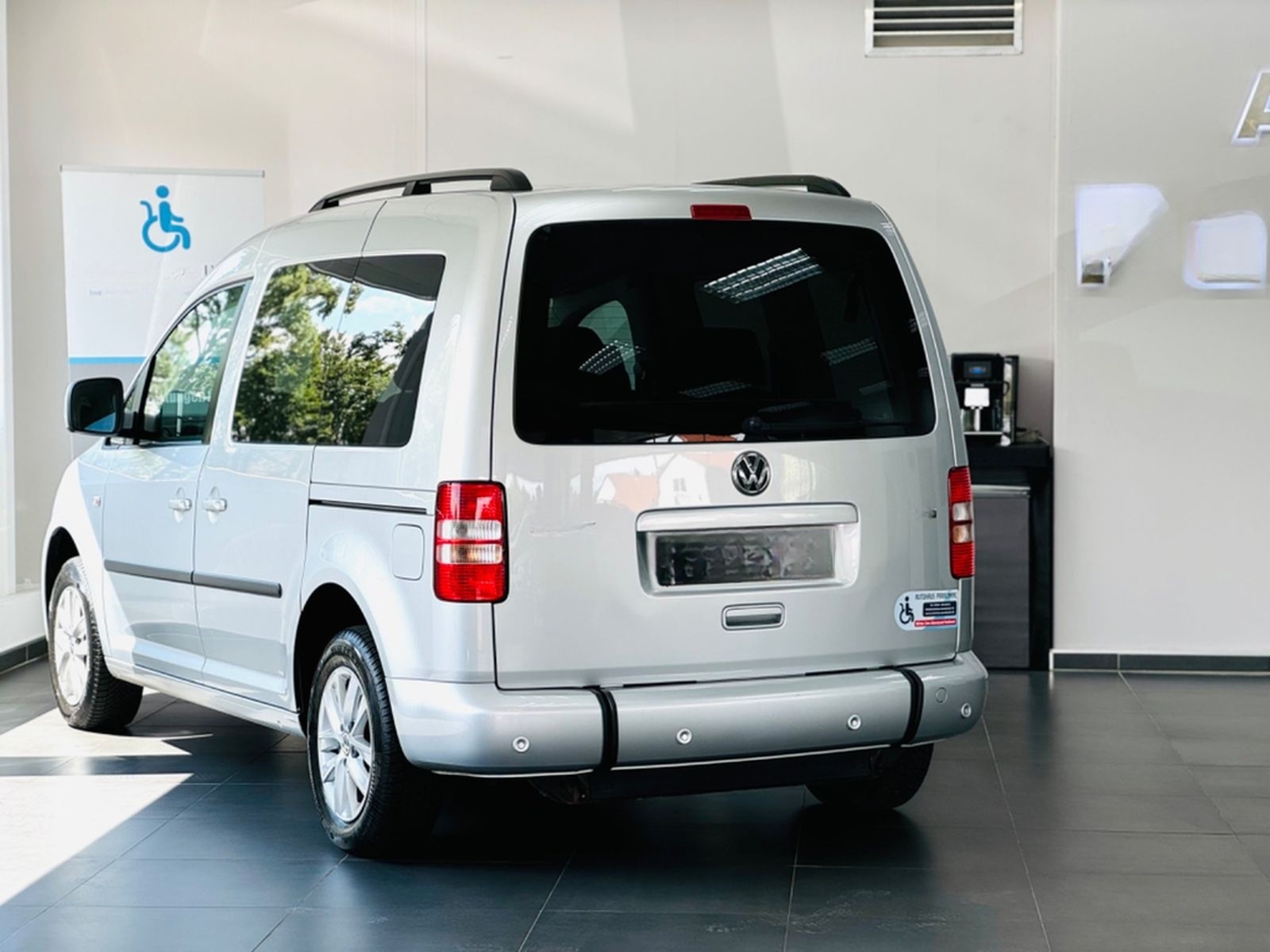 Volkswagen Caddy Comfortline TSI Behindertengerecht-Rampe foto 4