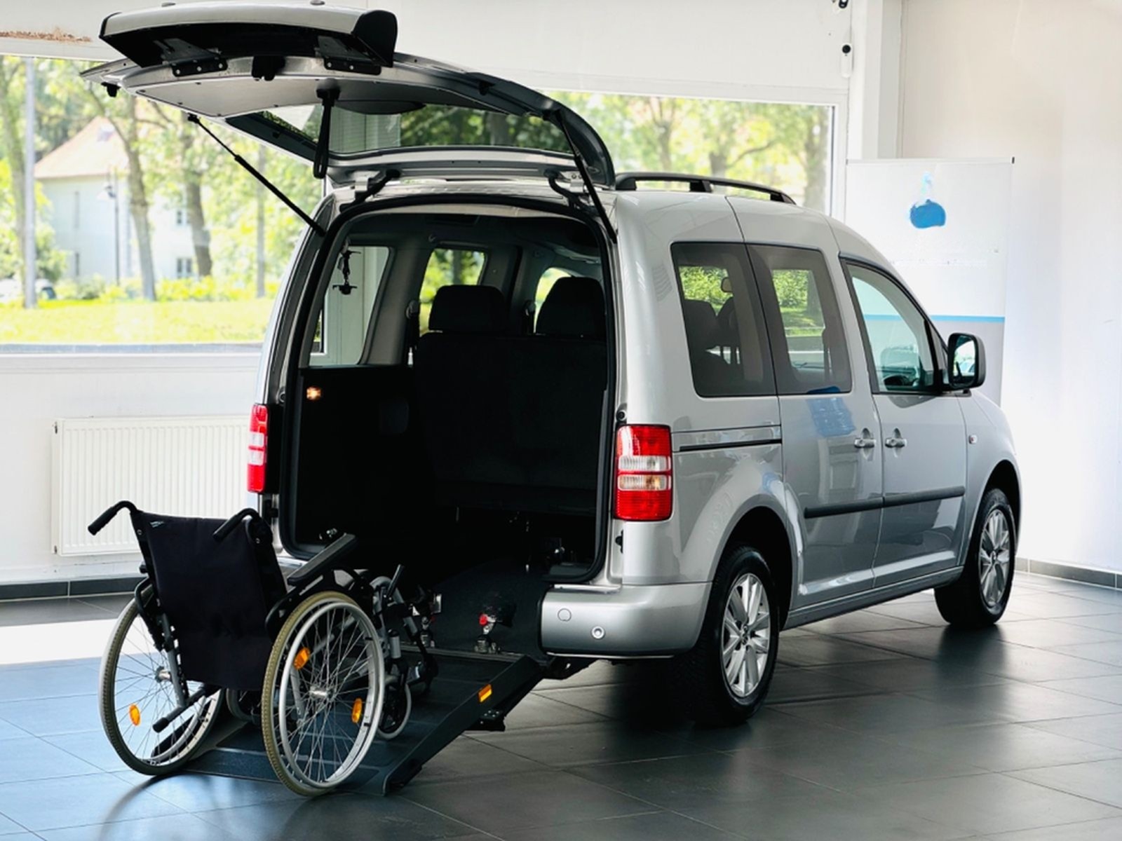 Volkswagen Caddy Comfortline TSI Behindertengerecht-Rampe foto 6