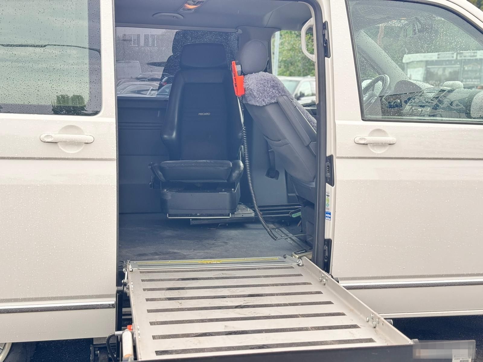 Volkswagen T5 Caravelle behindertengerecht *Rampe* foto 15