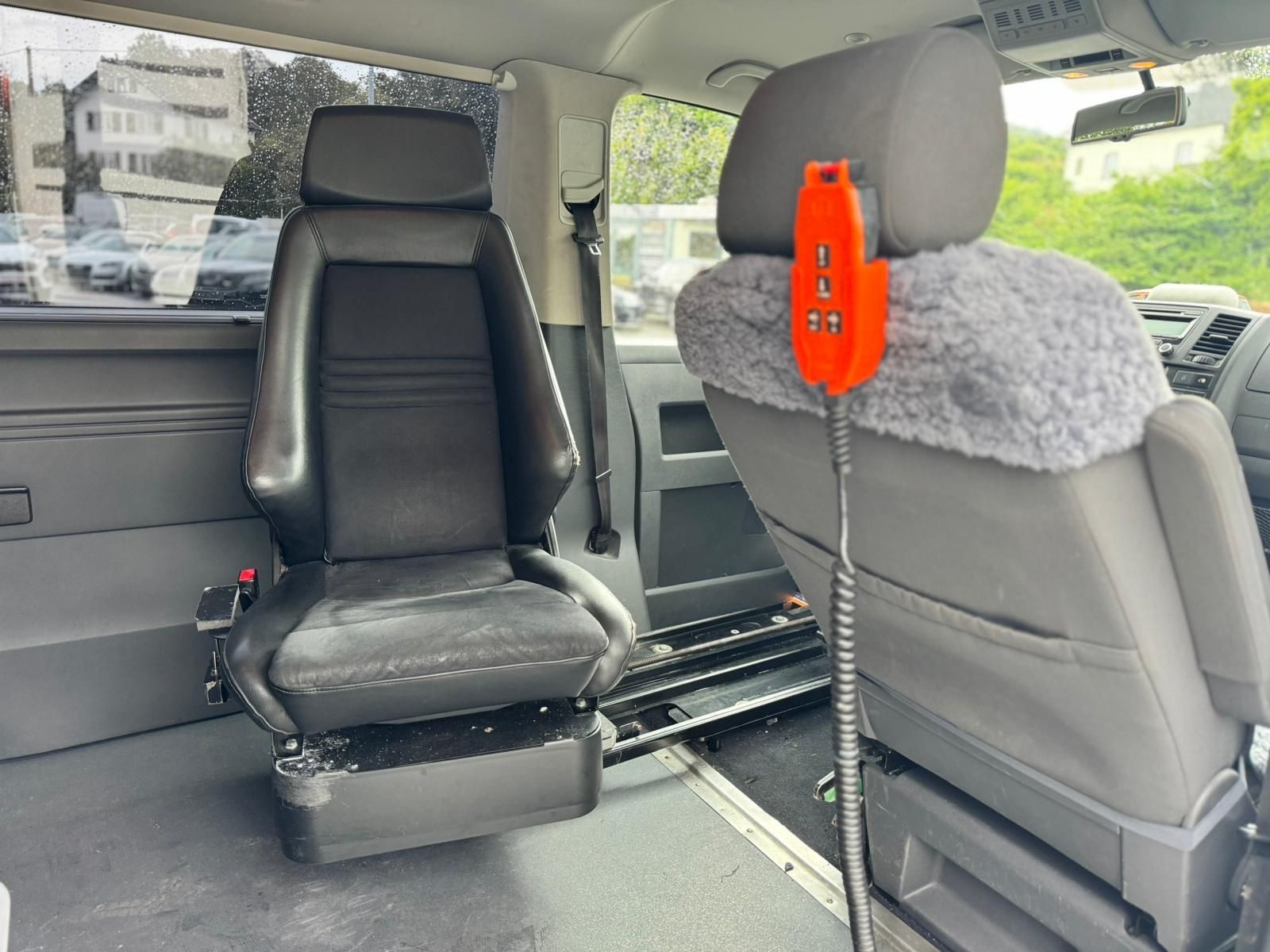 Volkswagen T5 Caravelle behindertengerecht *Rampe* foto 16