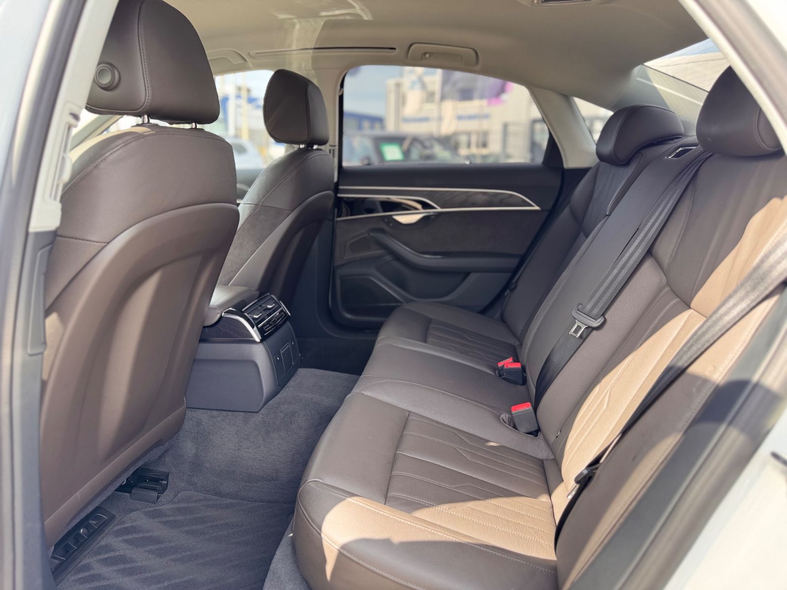 Audi A8 50 TDI quattro foto 16