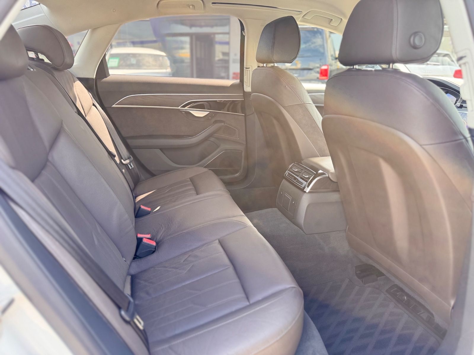 Audi A8 50 TDI quattro foto 21