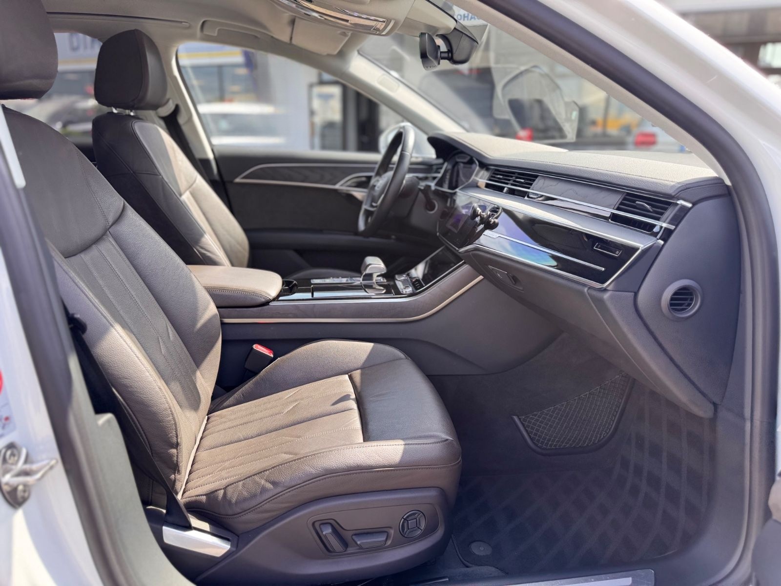 Audi A8 50 TDI quattro foto 22