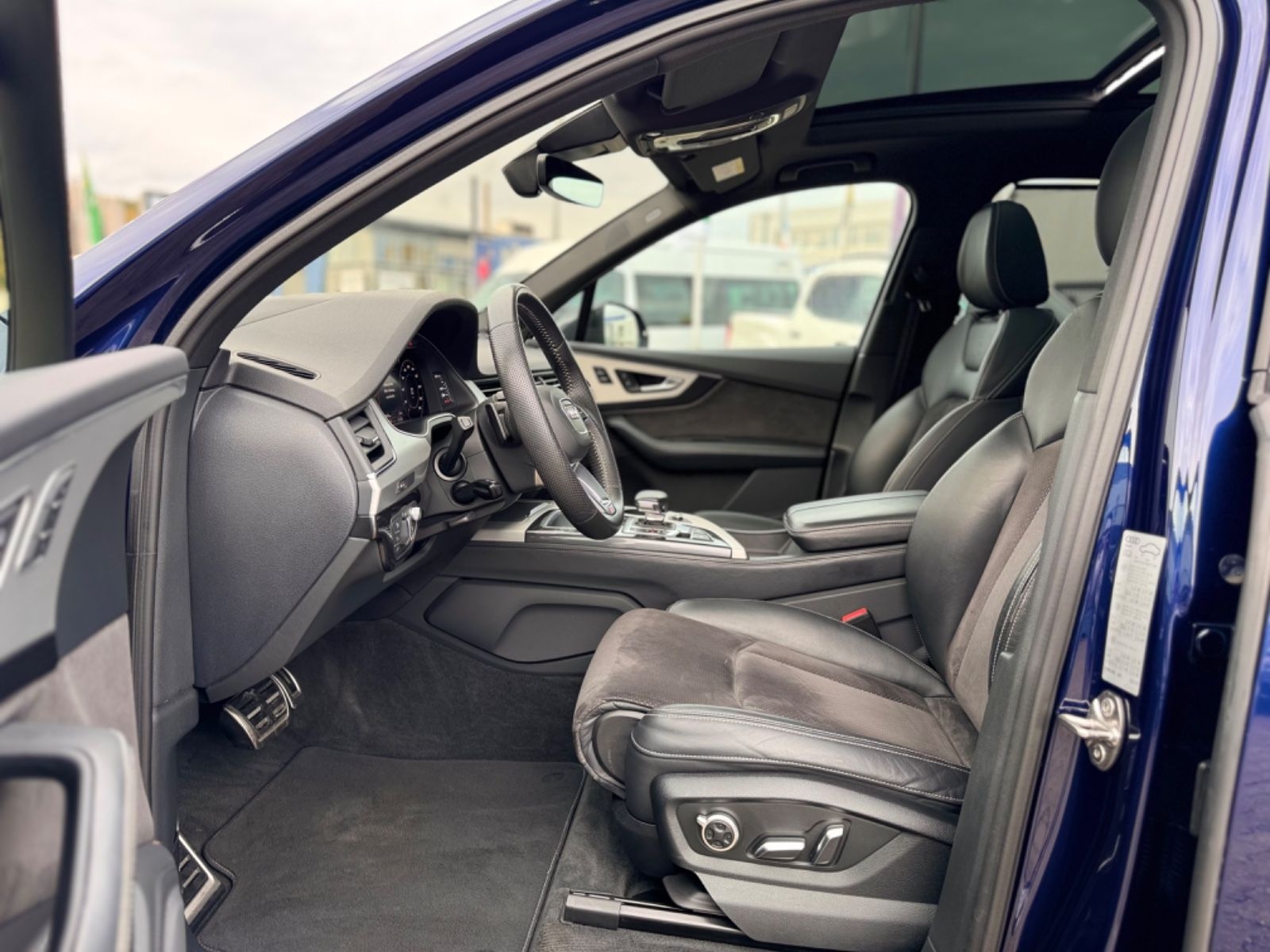 Audi Q7 50 TDI quattro S line Sport / Plus 7 Sitze foto 12