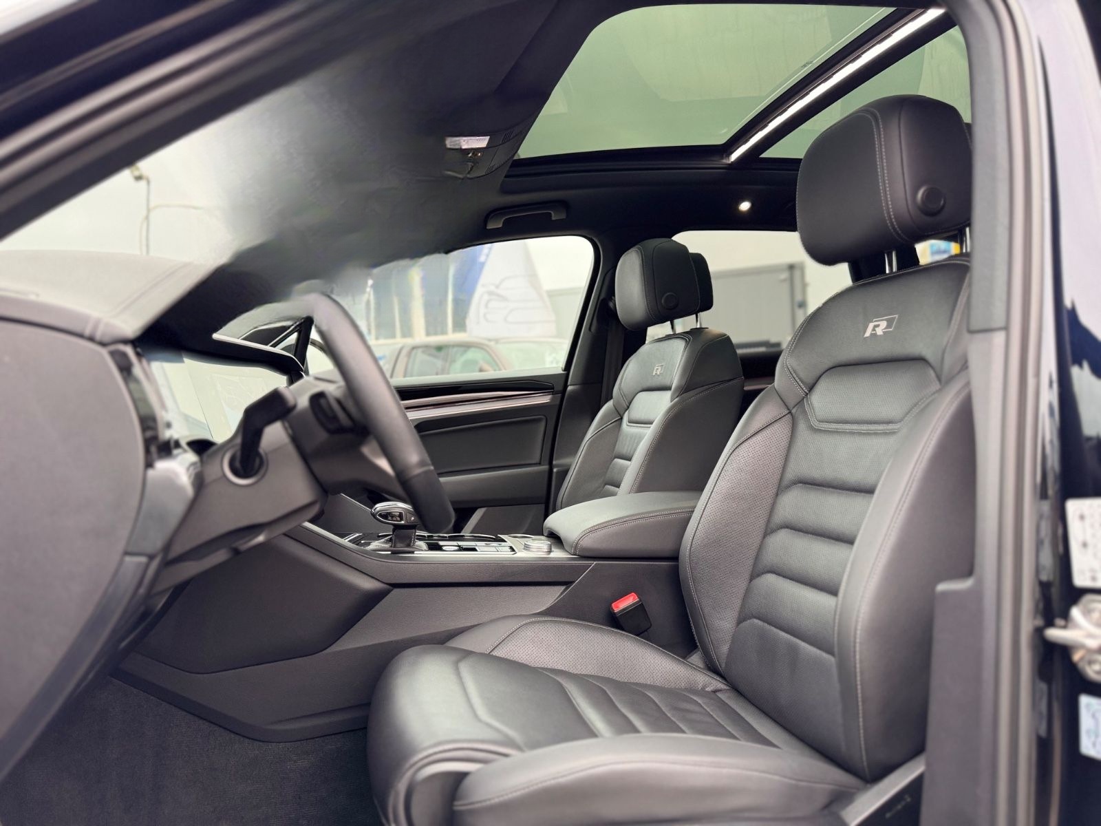 Volkswagen Touareg 3.0 TDI R-Line 4Motion foto 15