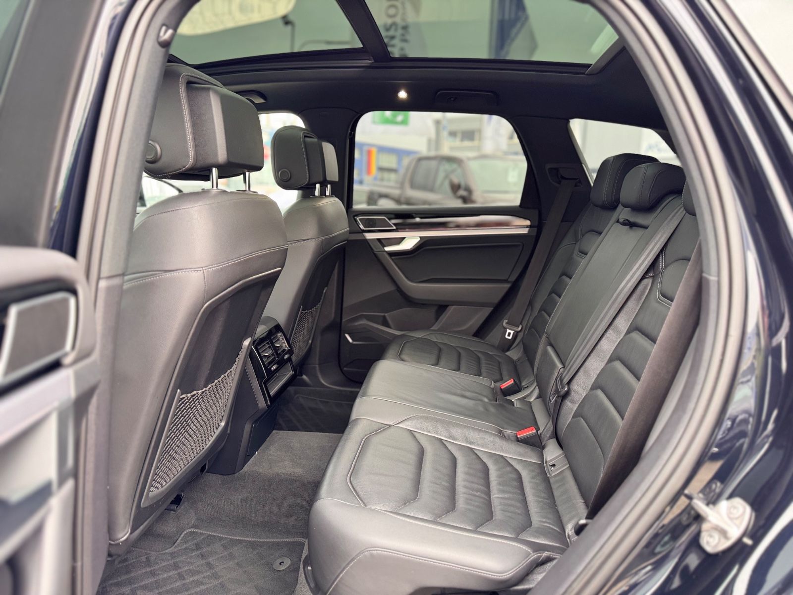Volkswagen Touareg 3.0 TDI R-Line 4Motion foto 17