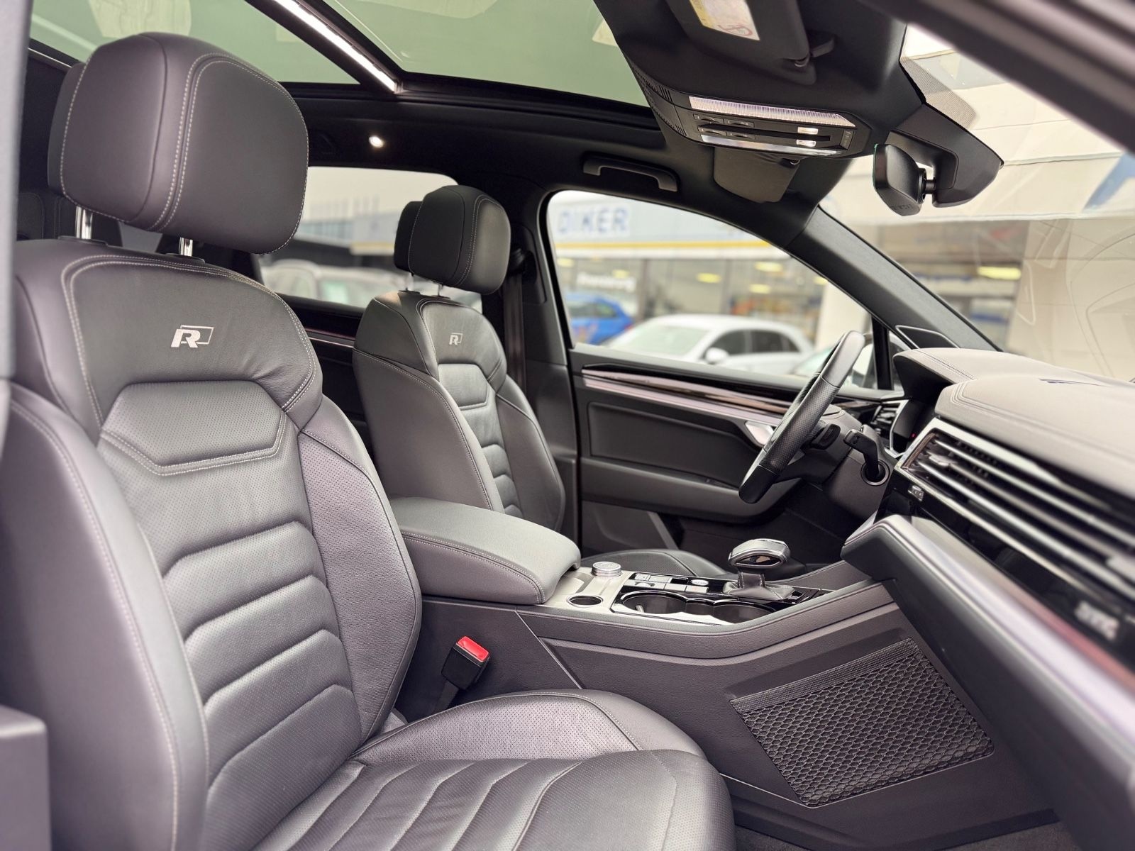 Volkswagen Touareg 3.0 TDI R-Line 4Motion foto 23