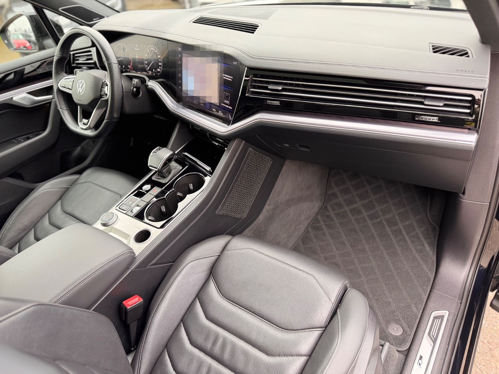 Volkswagen Touareg 3.0 TDI R-Line 4Motion foto 24