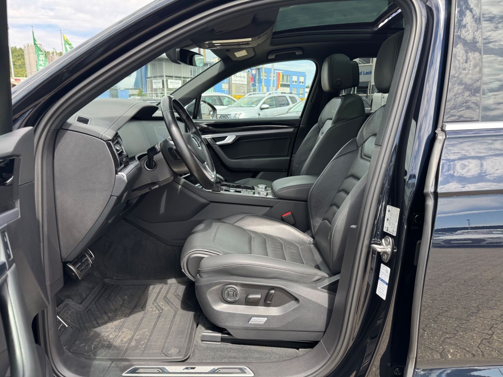 Volkswagen Touareg R-Line 4Motion Euro6,Pano,Luft,AHK,Leder foto 14