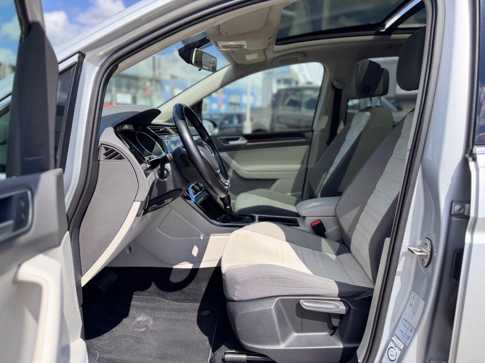 Volkswagen Touran 2.0 TDI DSG Highline foto 12