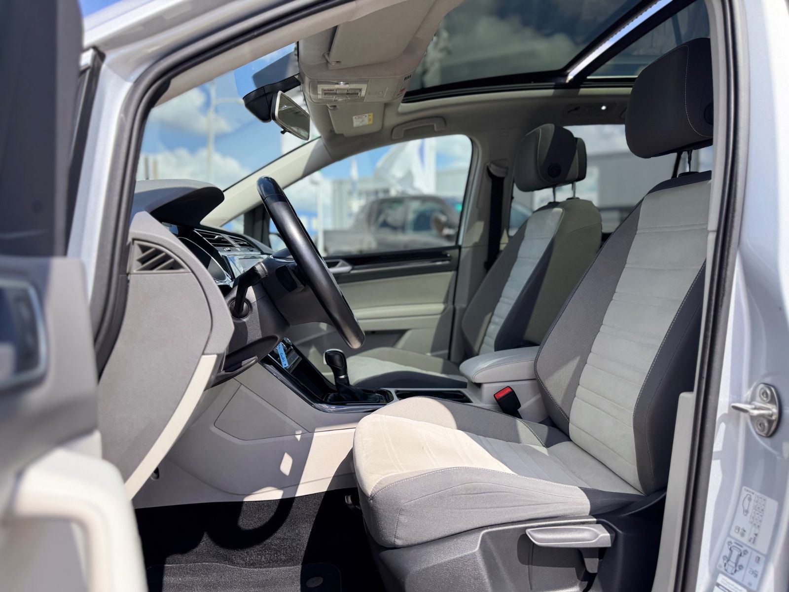 Volkswagen Touran 2.0 TDI DSG Highline foto 14