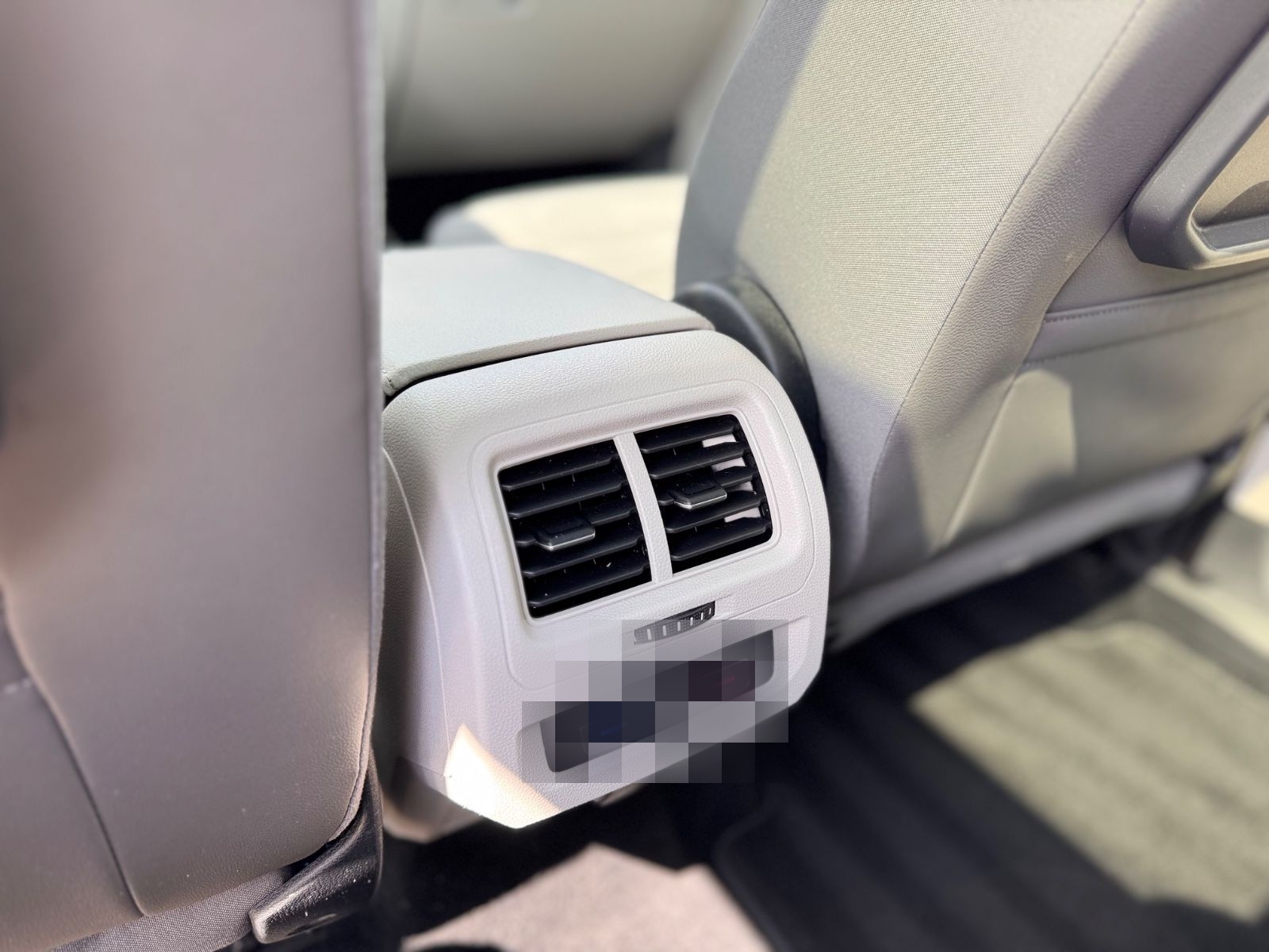 Volkswagen Touran 2.0 TDI DSG Highline foto 17