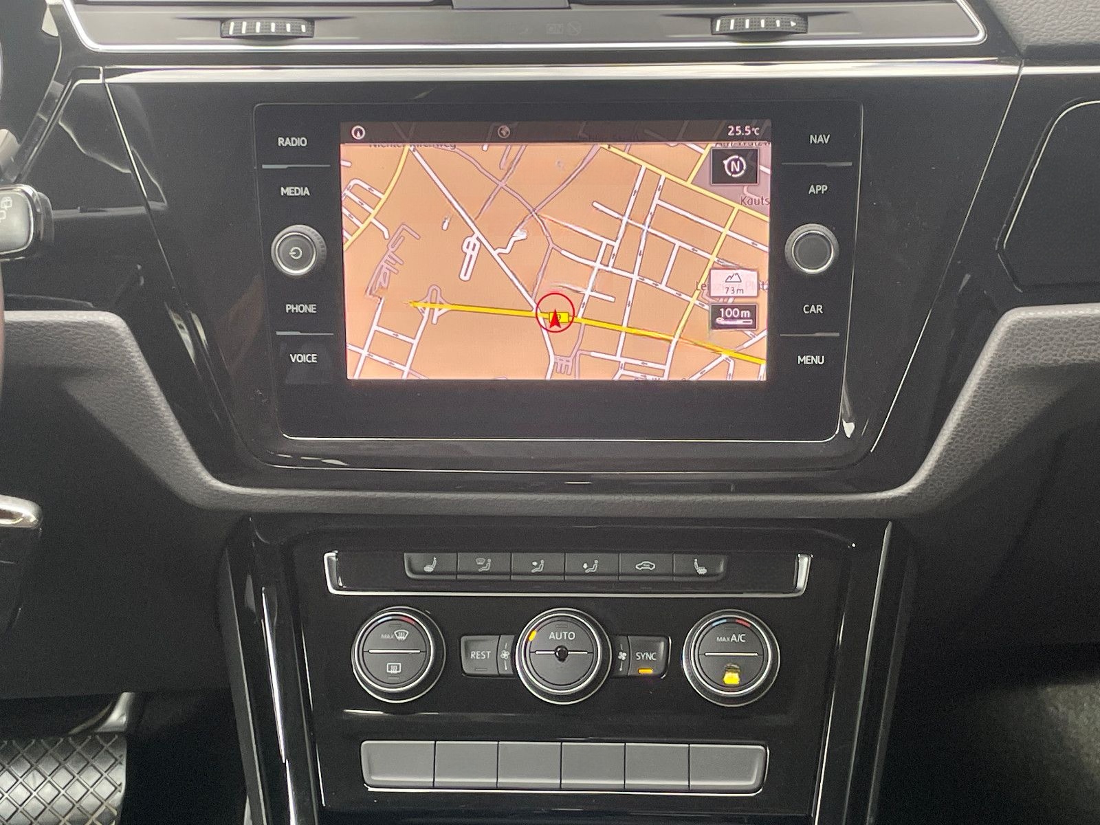 Volkswagen Touran 2.0 TDI BMT Highline*Navi*LED*AHK*7.SITZE foto 10