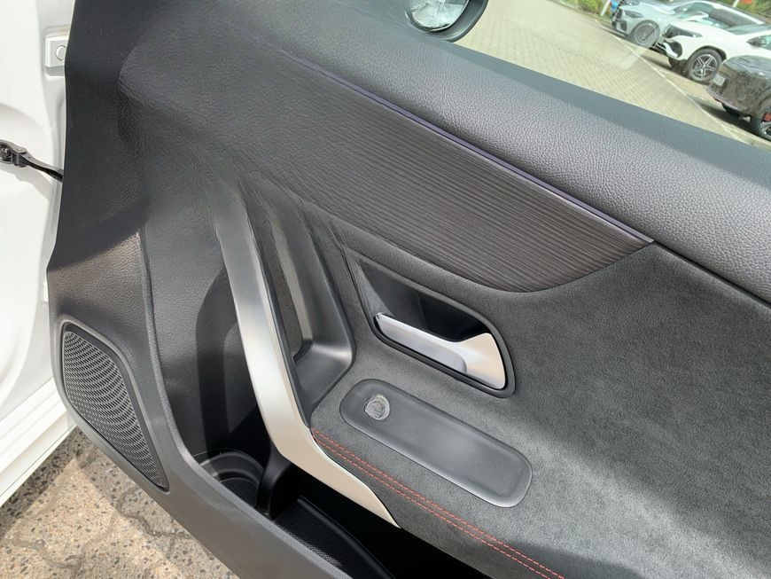 Mercedes-Benz A 200 d  AMG Adv. Plus Pano Multibeam Standheizu foto 19