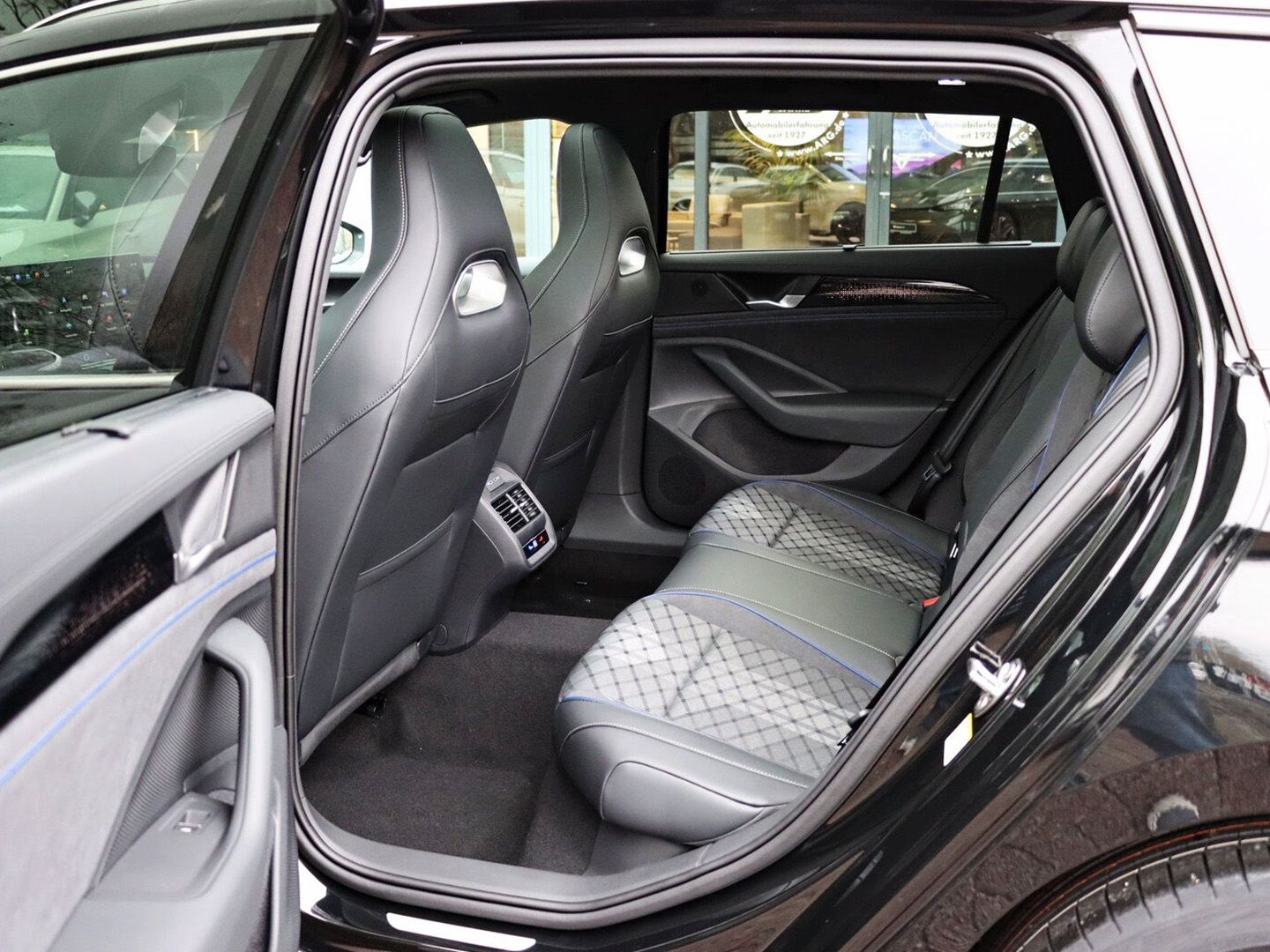 Volkswagen Passat R-Line 1.5 eHybrid OPF DSG PANO/HEAD UP/I foto 9