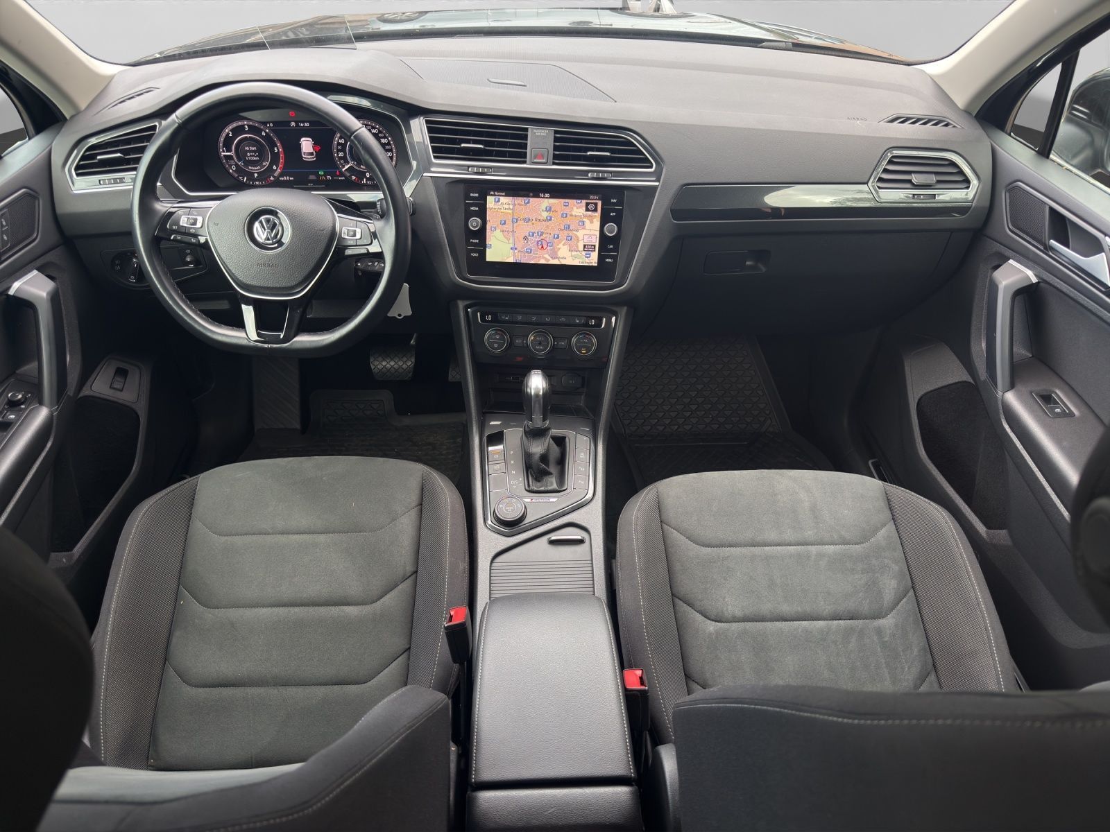 Volkswagen Tiguan 2.0 TDI DSG 4M R-LINE HuD AHK PANO KAMERA foto 5