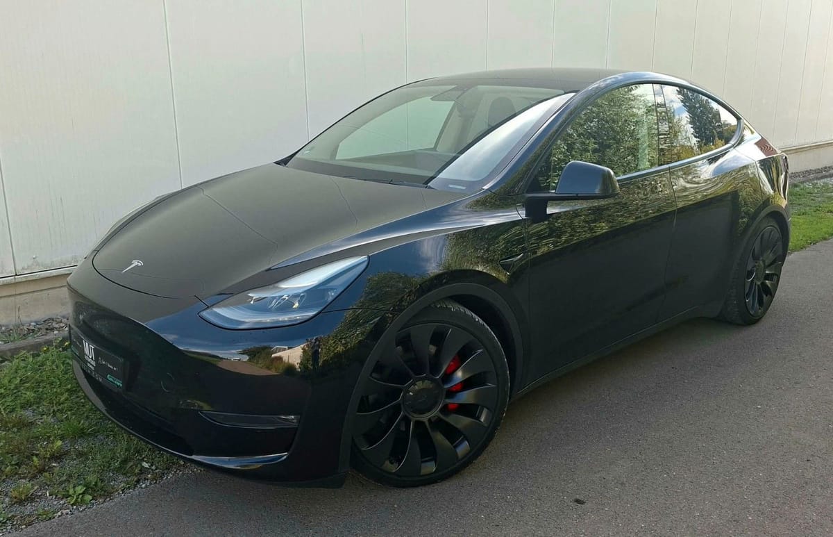 Tesla Model Y Performance Dual AWD AHK SOH 94 %