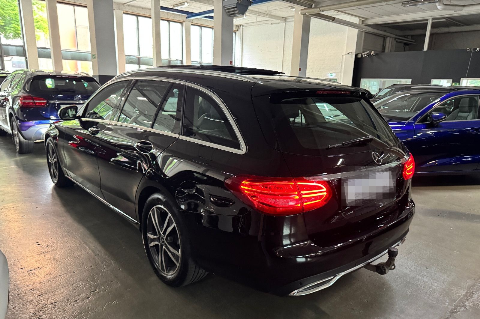 Mercedes-Benz C 180 T CGI 9GT 2X AVANTGARDE PANO ILS NAVI AHK foto 3