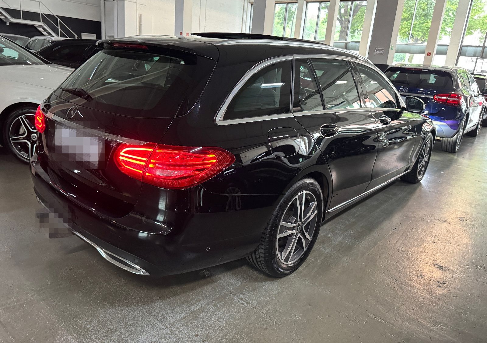 Mercedes-Benz C 180 T CGI 9GT 2X AVANTGARDE PANO ILS NAVI AHK foto 5