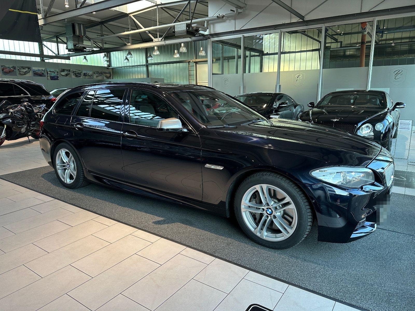 BMW M550d xDrive Leder Braun Pano HuD Spur Fond Ent. foto 2