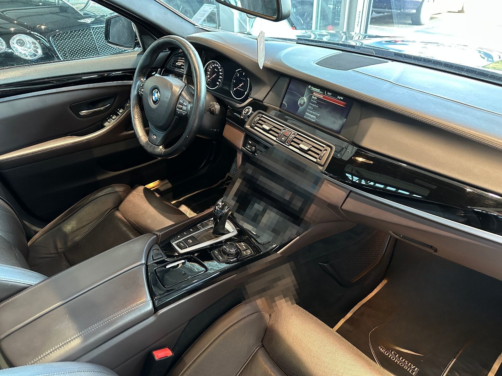 BMW M550d xDrive Leder Braun Pano HuD Spur Fond Ent. foto 13