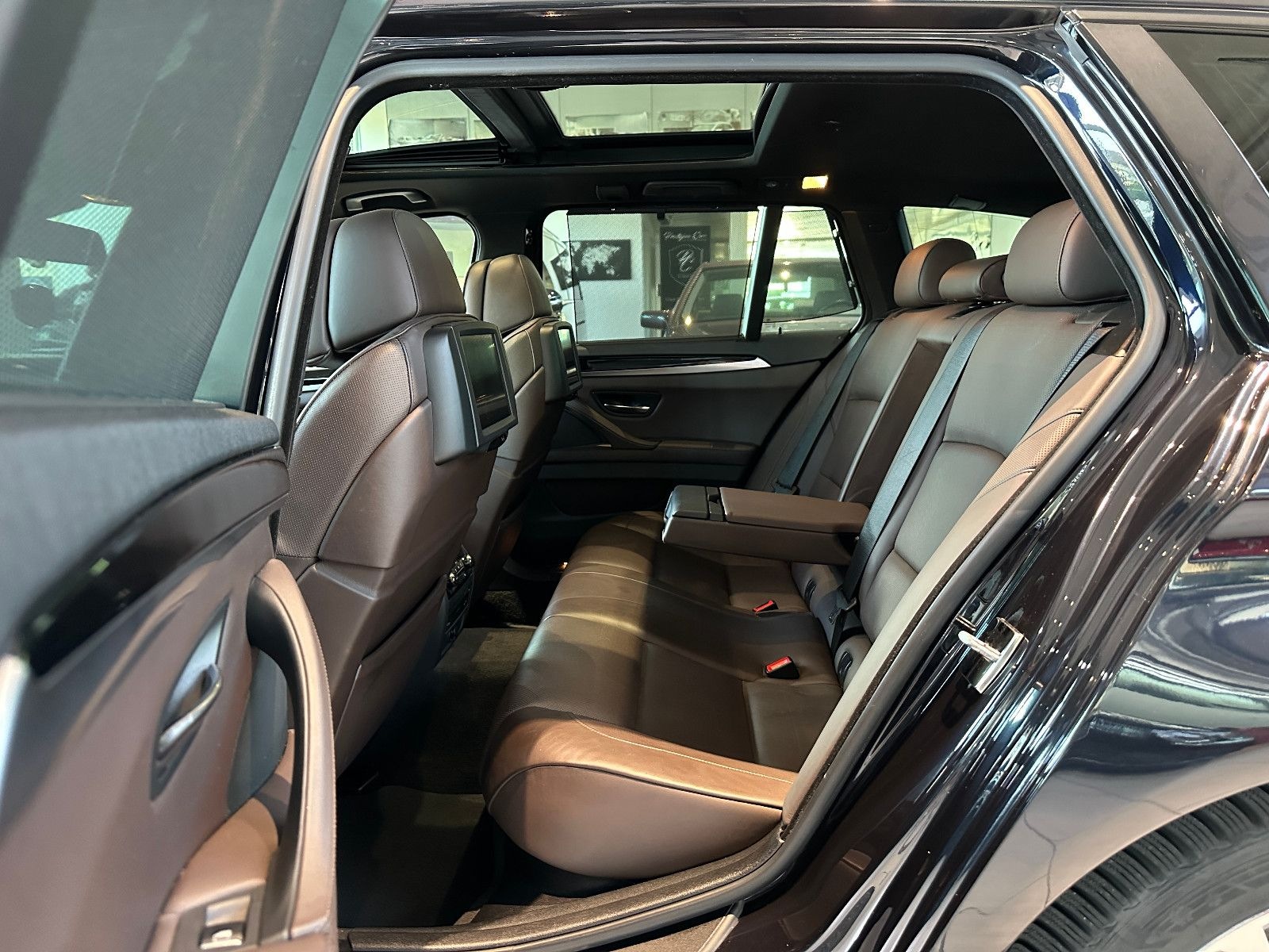 BMW M550d xDrive Leder Braun Pano HuD Spur Fond Ent. foto 16