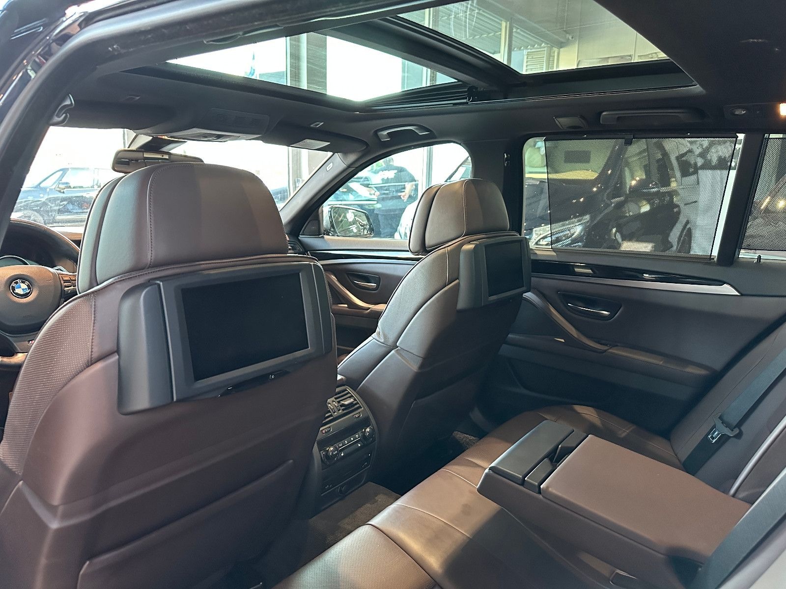 BMW M550d xDrive Leder Braun Pano HuD Spur Fond Ent. foto 17