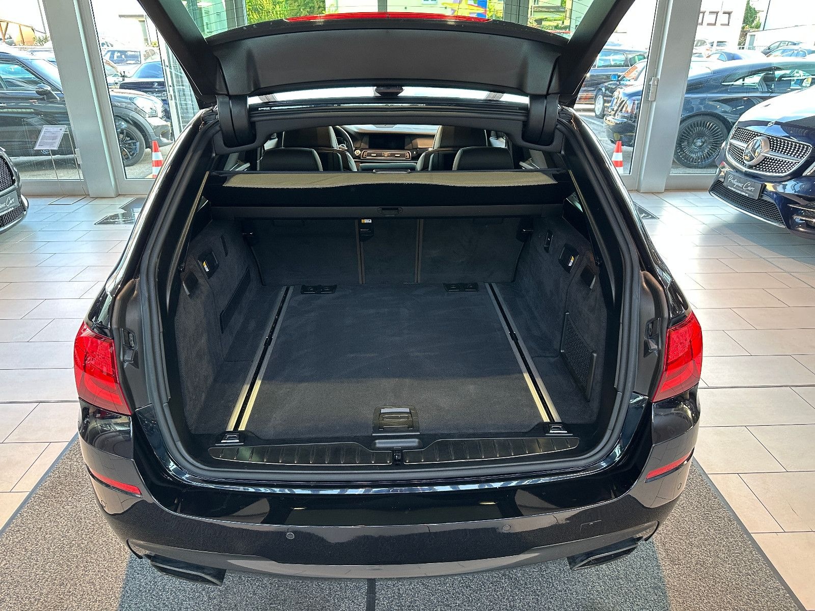 BMW M550d xDrive Leder Braun Pano HuD Spur Fond Ent. foto 18