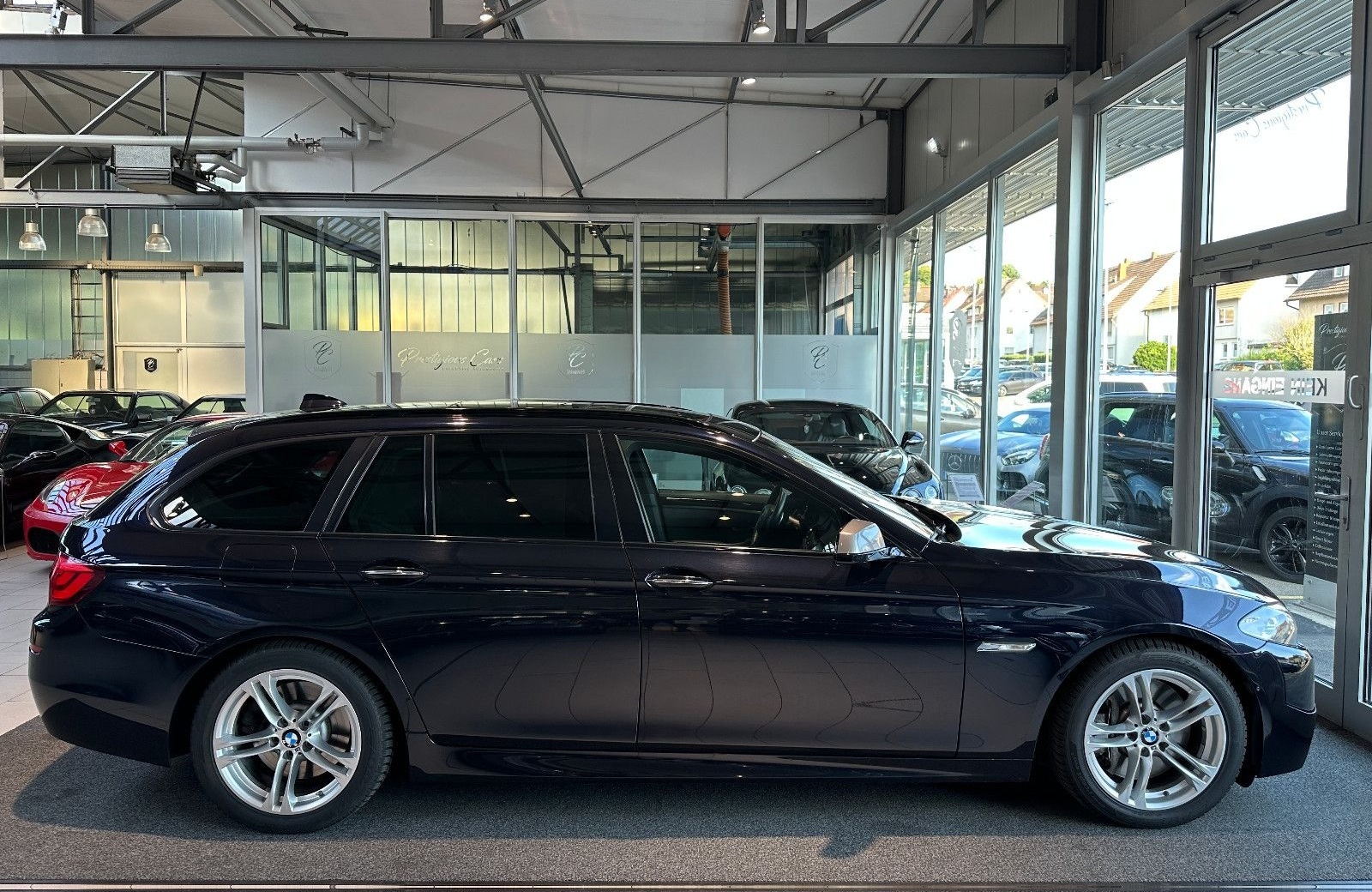BMW M550d xDrive Leder Braun Pano HuD Spur Fond Ent. foto 5