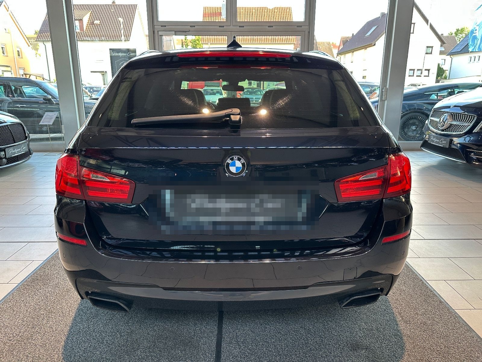 BMW M550d xDrive Leder Braun Pano HuD Spur Fond Ent. foto 7