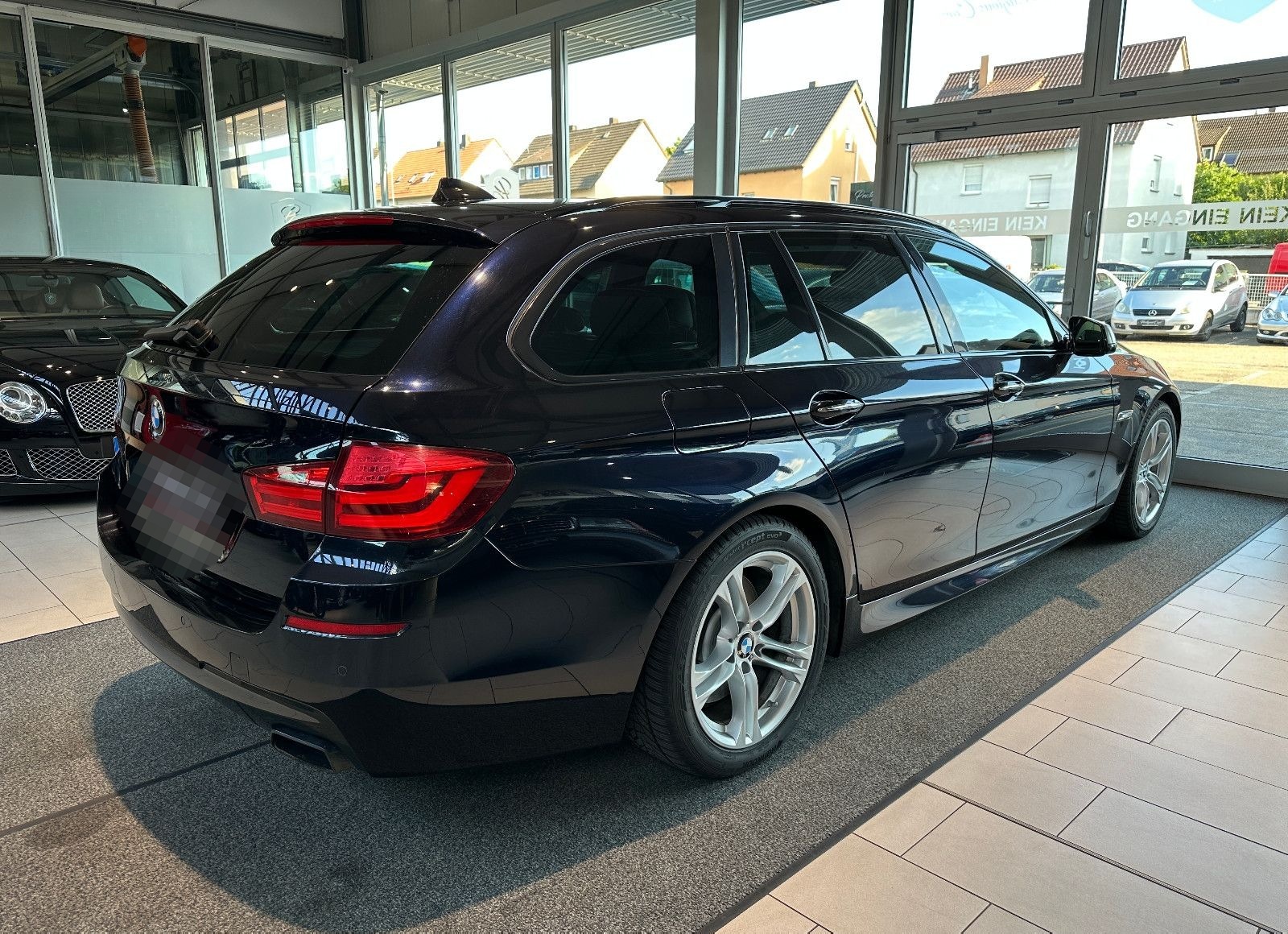 BMW M550d xDrive Leder Braun Pano HuD Spur Fond Ent. foto 8