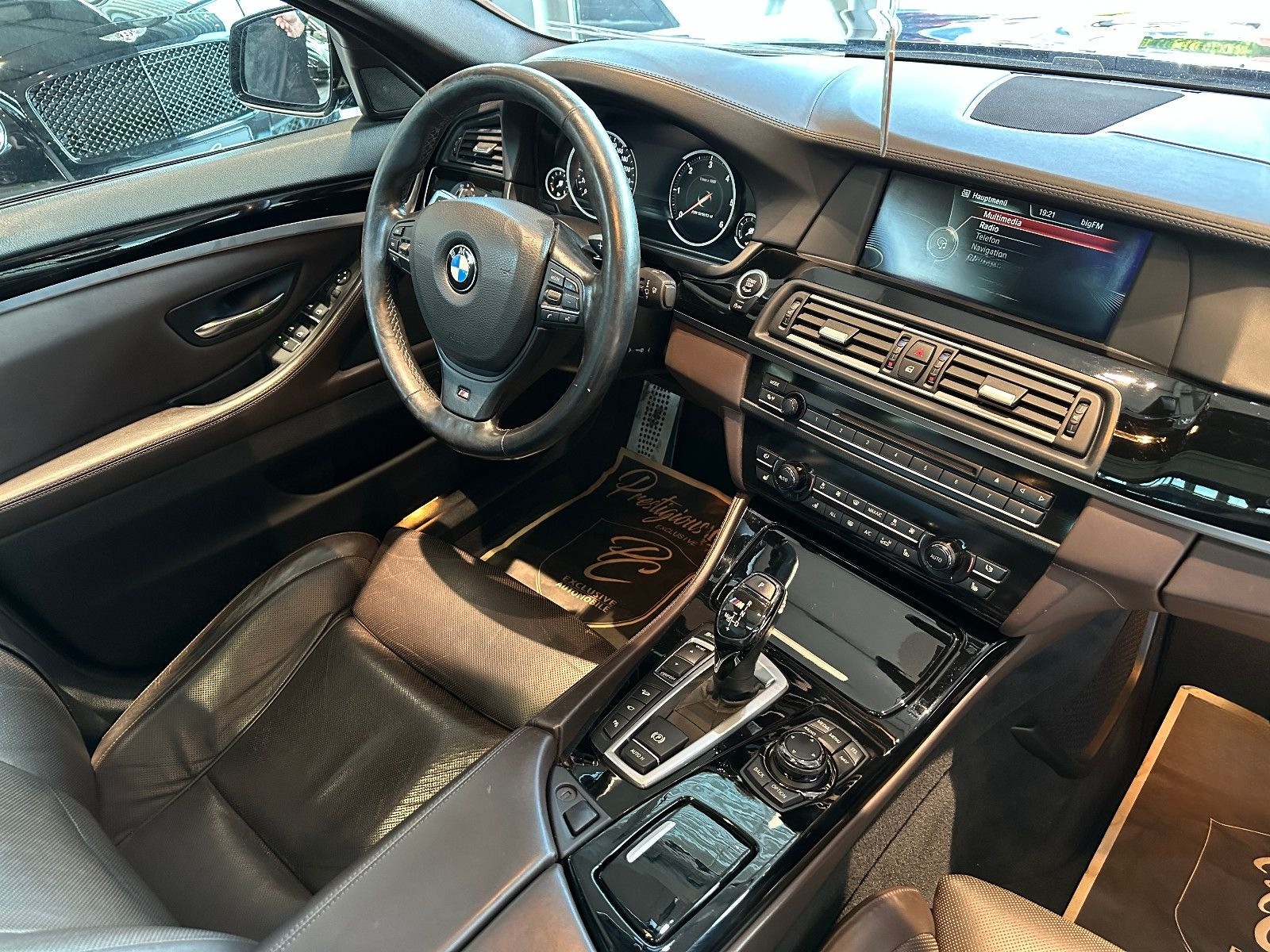 BMW M550d xDrive Leder Braun Pano HuD Spur Fond Ent. foto 10