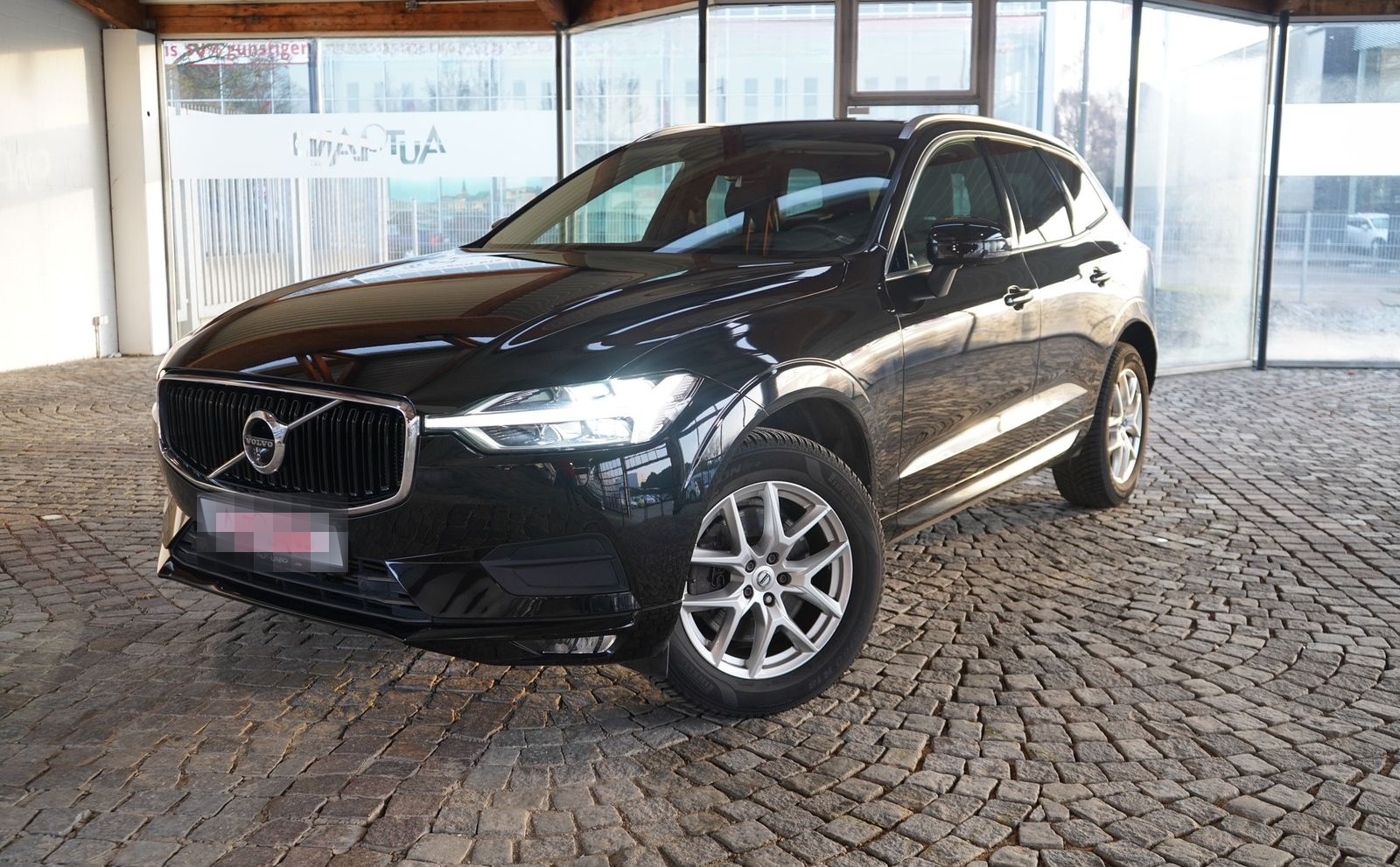 Volvo XC60 2.0 Momentum 2WD LED 360° ACC Panorama Navi foto 2