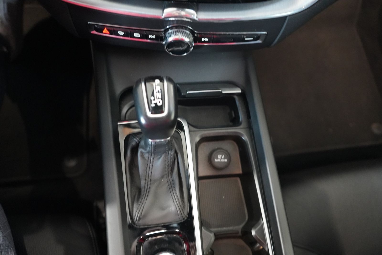 Volvo XC60 2.0 Momentum 2WD LED 360° ACC Panorama Navi foto 17