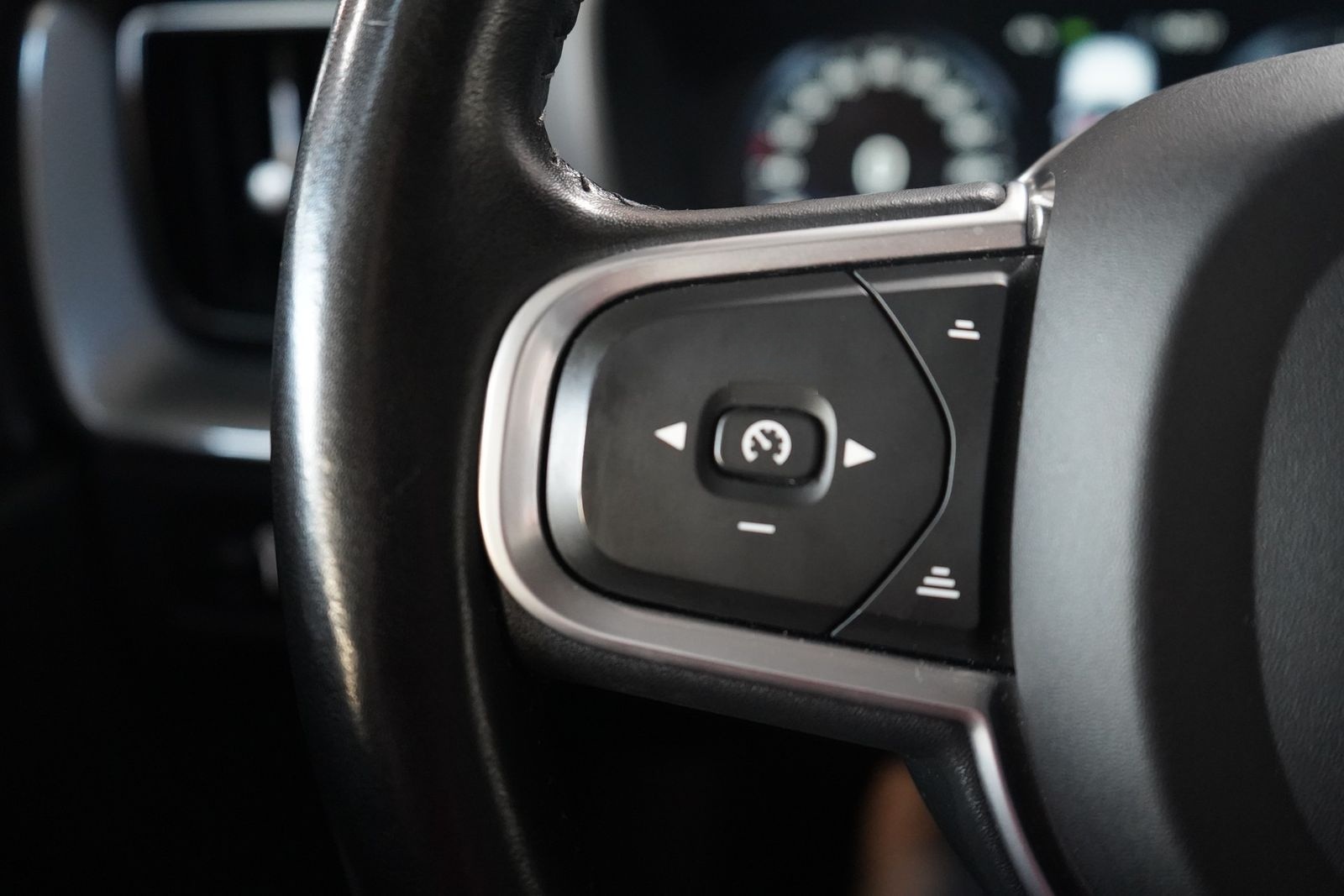 Volvo XC60 2.0 Momentum 2WD LED 360° ACC Panorama Navi foto 20