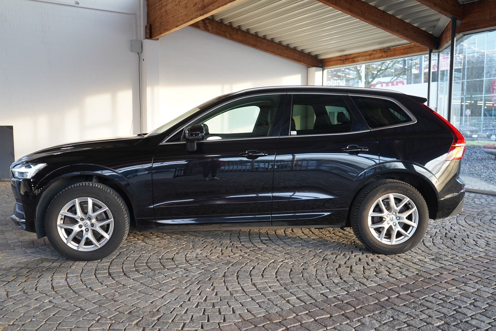 Volvo XC60 2.0 Momentum 2WD LED 360° ACC Panorama Navi foto 3