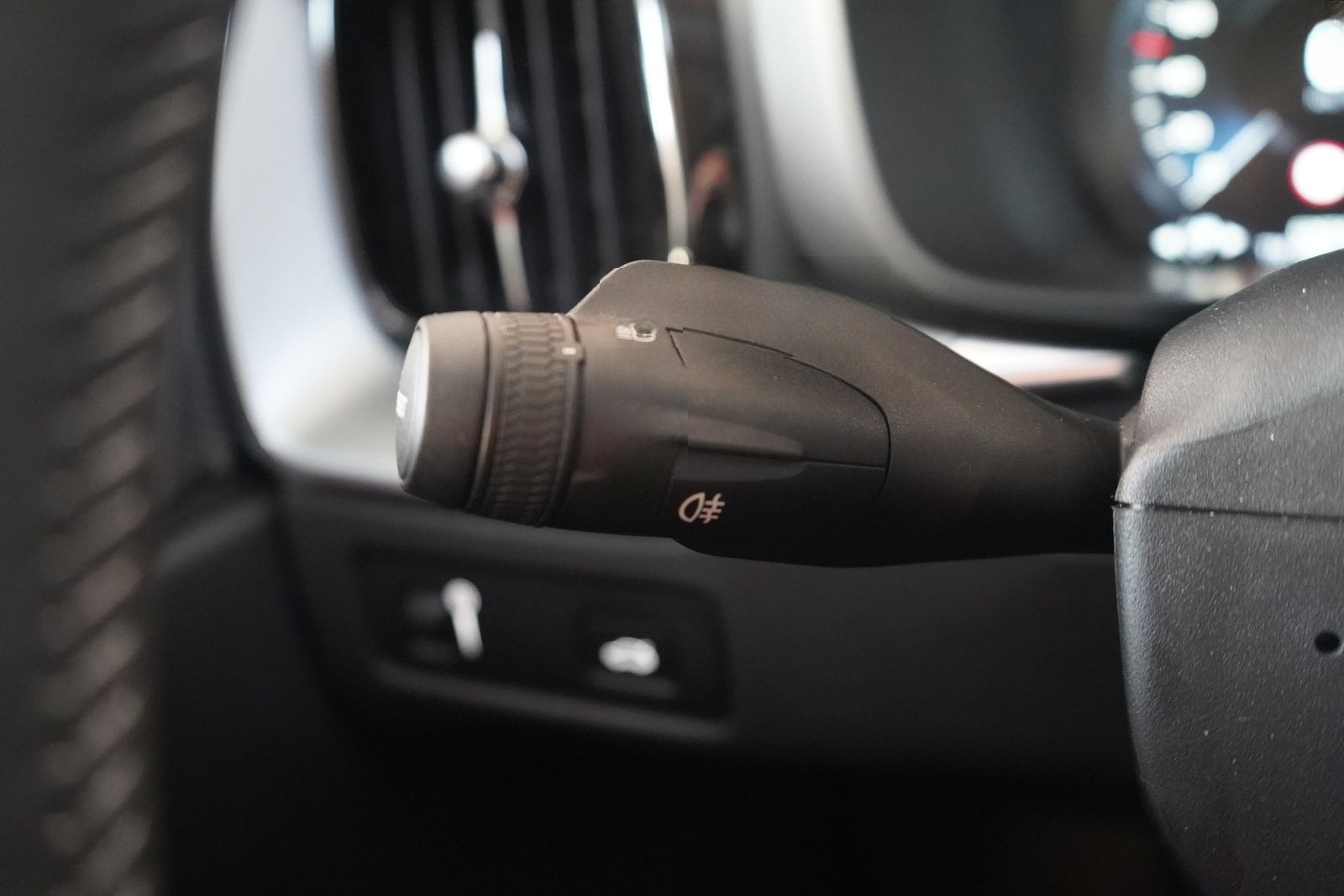 Volvo XC60 2.0 Momentum 2WD LED 360° ACC Panorama Navi foto 23