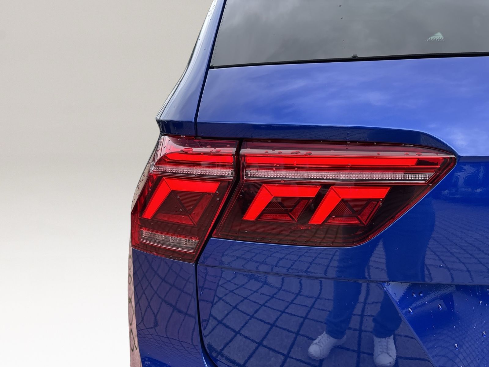 Volkswagen Tiguan R 4Motion, PANO, Design Paket, Rear View, foto 11