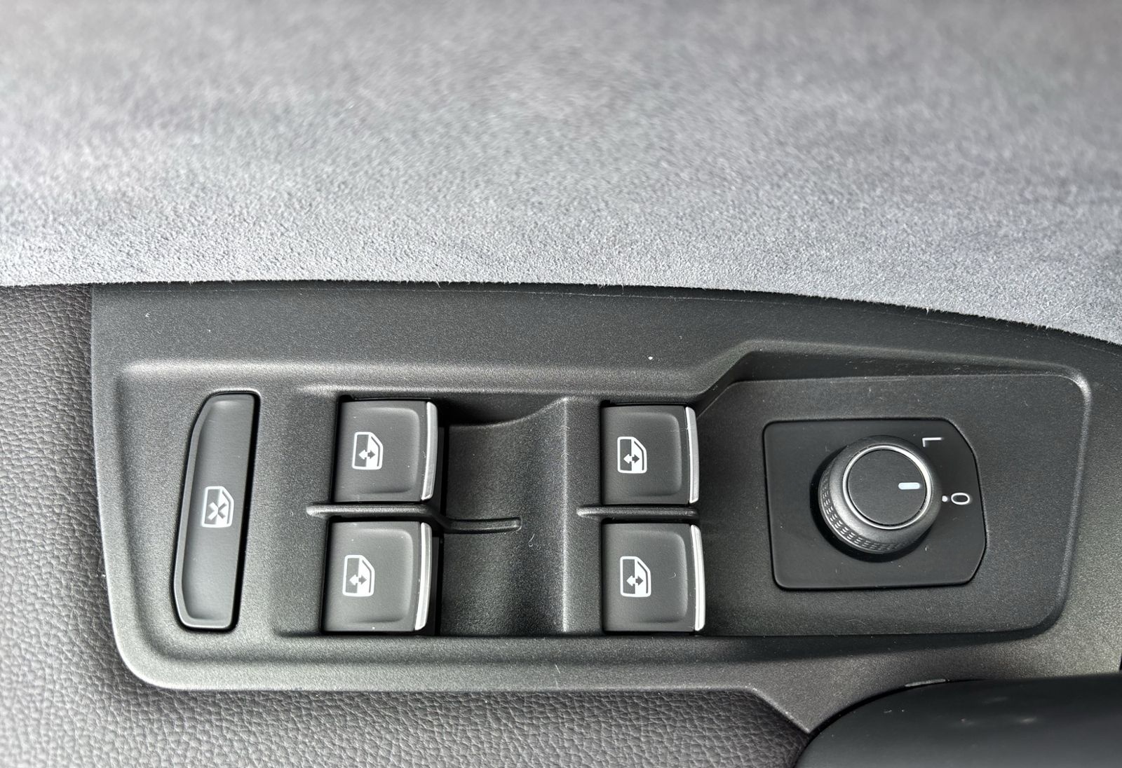 Volkswagen Tiguan R 4Motion, PANO, Design Paket, Rear View, foto 13