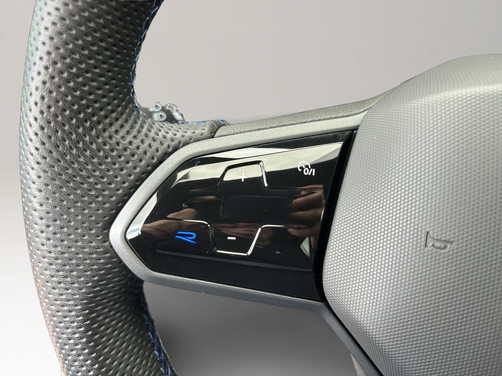 Volkswagen Tiguan R 4Motion, PANO, Design Paket, Rear View, foto 15