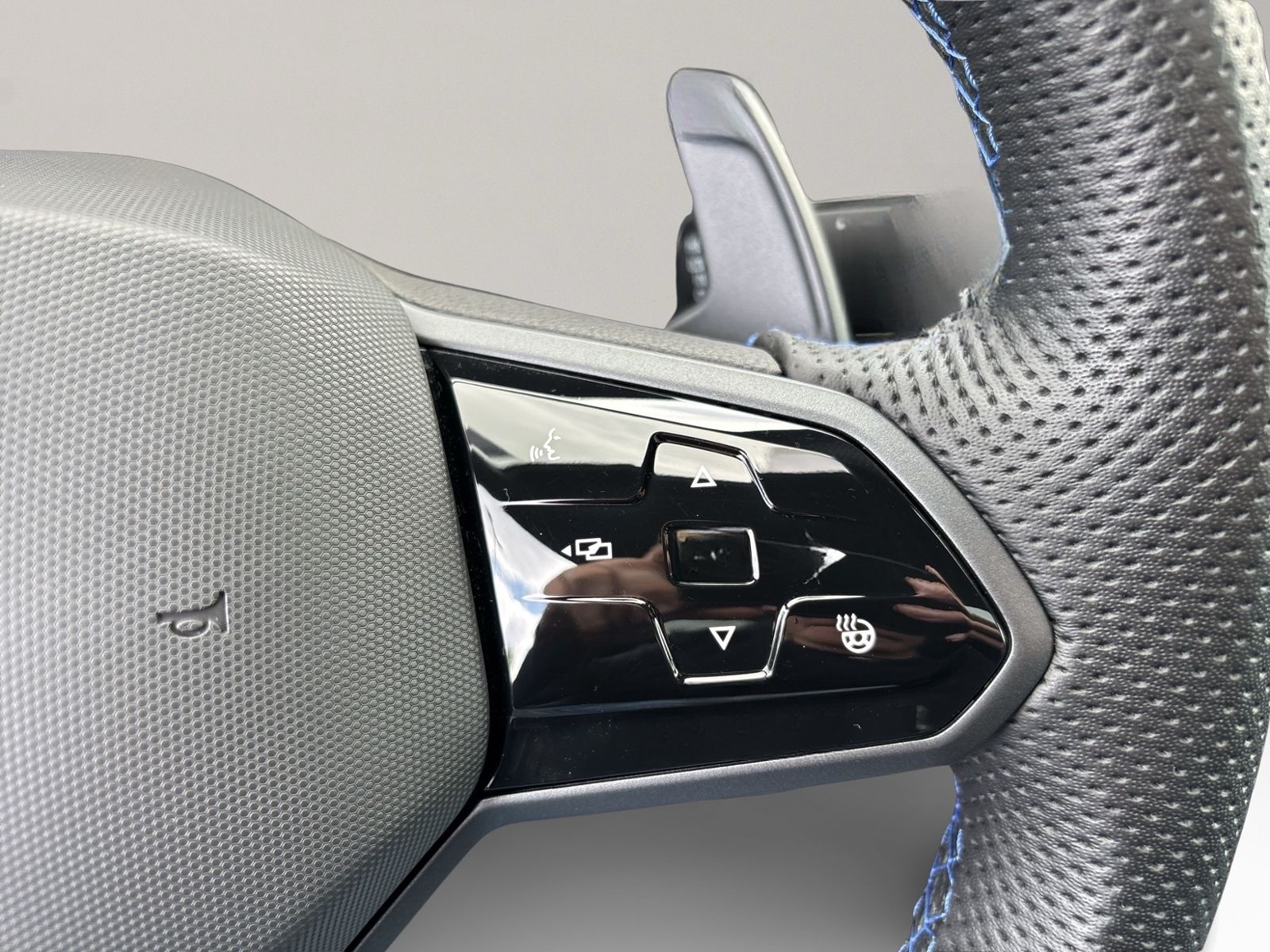 Volkswagen Tiguan R 4Motion, PANO, Design Paket, Rear View, foto 16