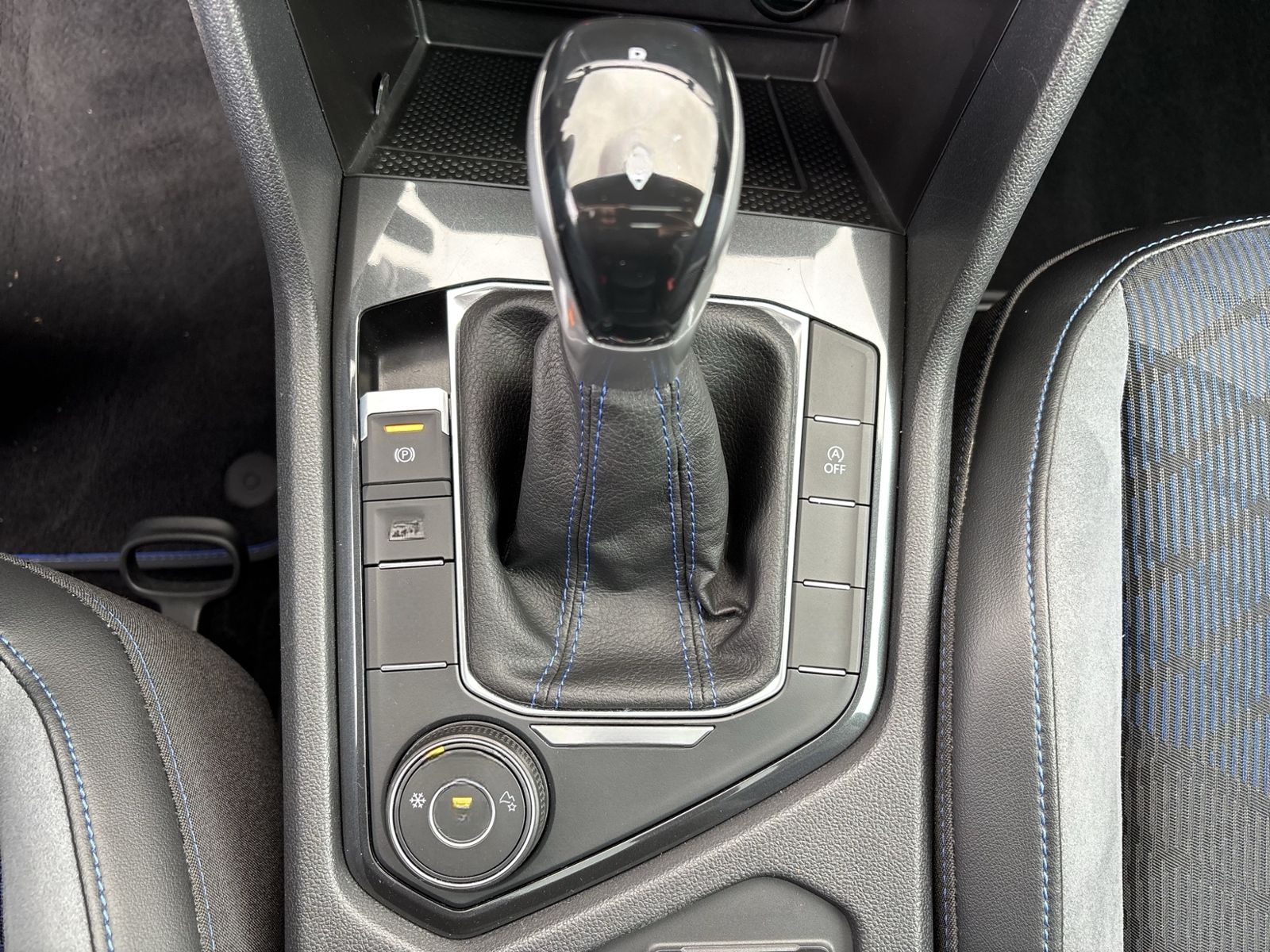 Volkswagen Tiguan R 4Motion, PANO, Design Paket, Rear View, foto 21