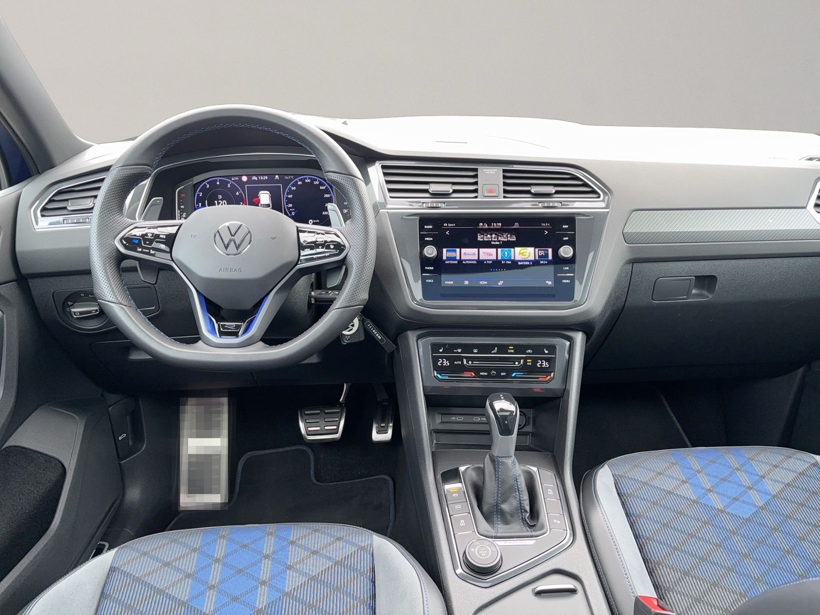 Volkswagen Tiguan R 4Motion, PANO, Design Paket, Rear View, foto 9