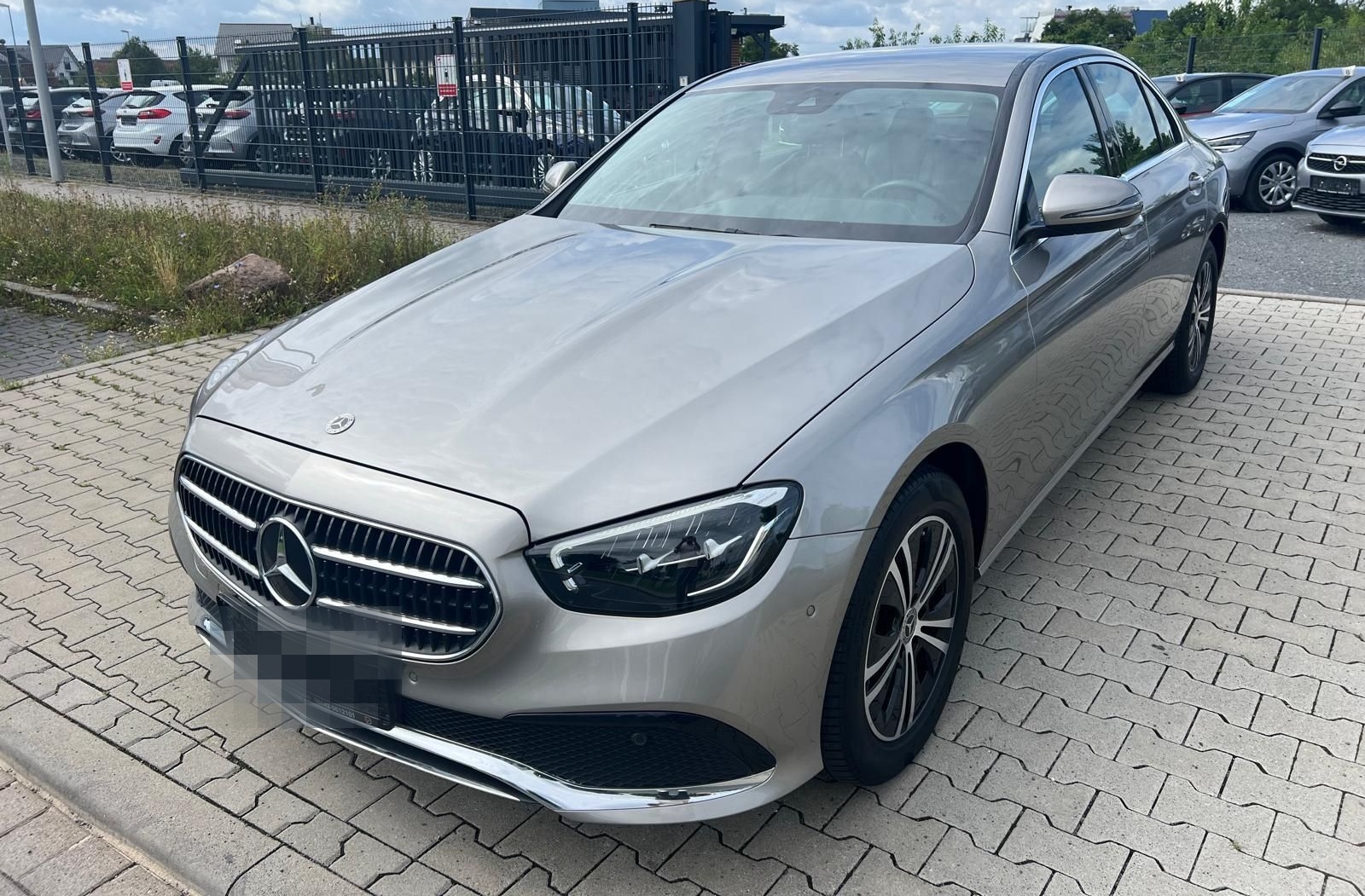 Mercedes-Benz E 220 d Avantgarde Limo Aut. Navi+Led+Kamera+Shz foto 2