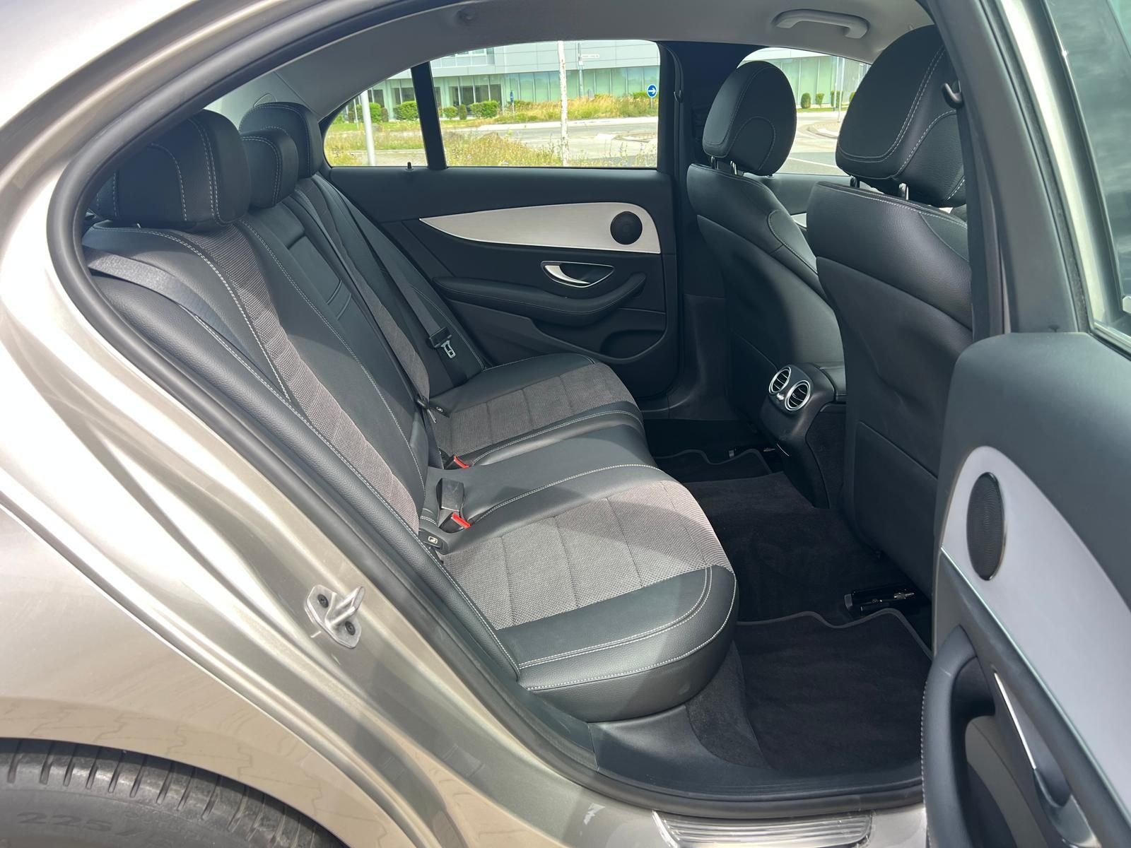 Mercedes-Benz E 220 d Avantgarde Limo Aut. Navi+Led+Kamera+Shz foto 12